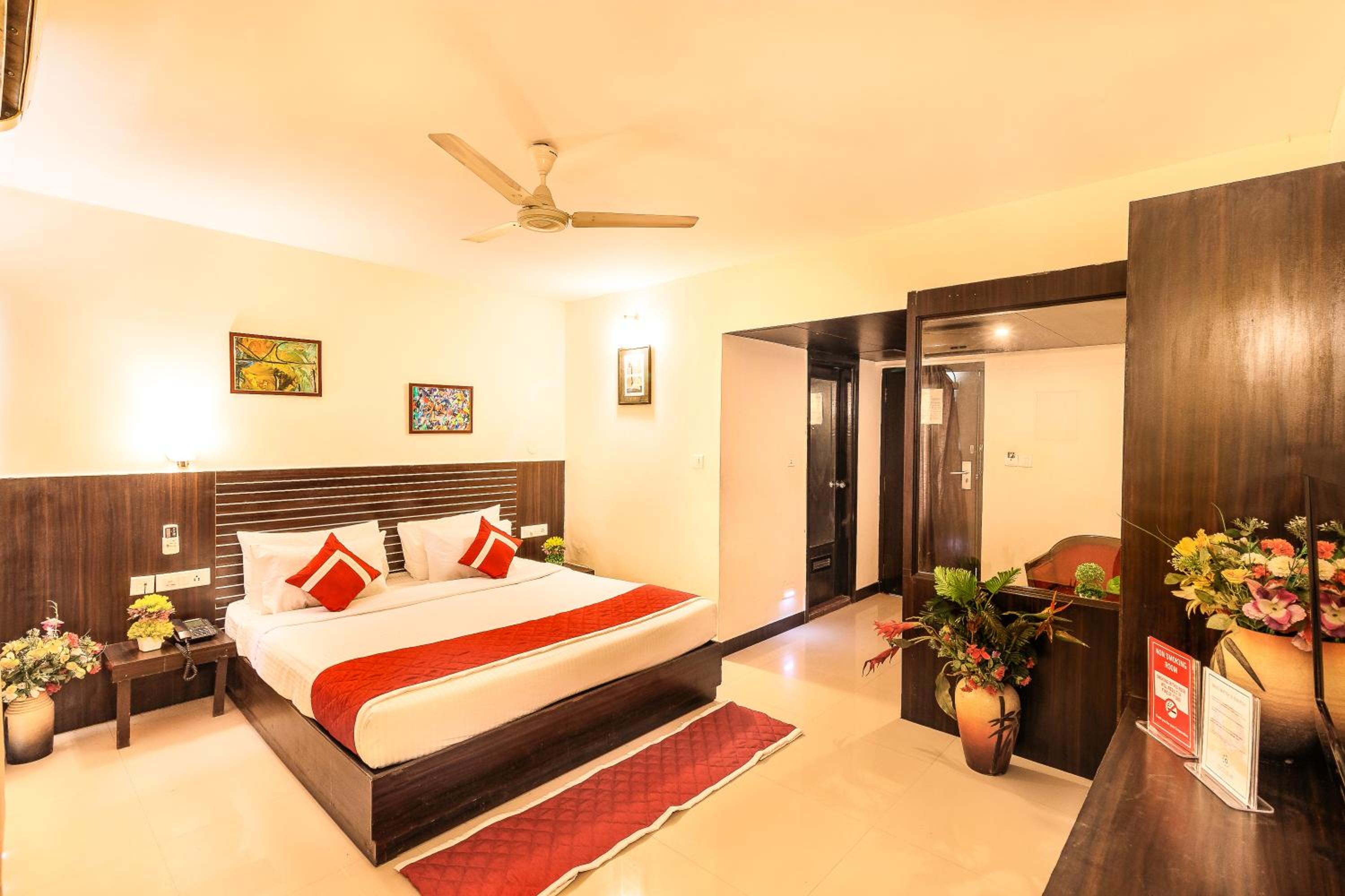 Budget Double Room - Photo 10