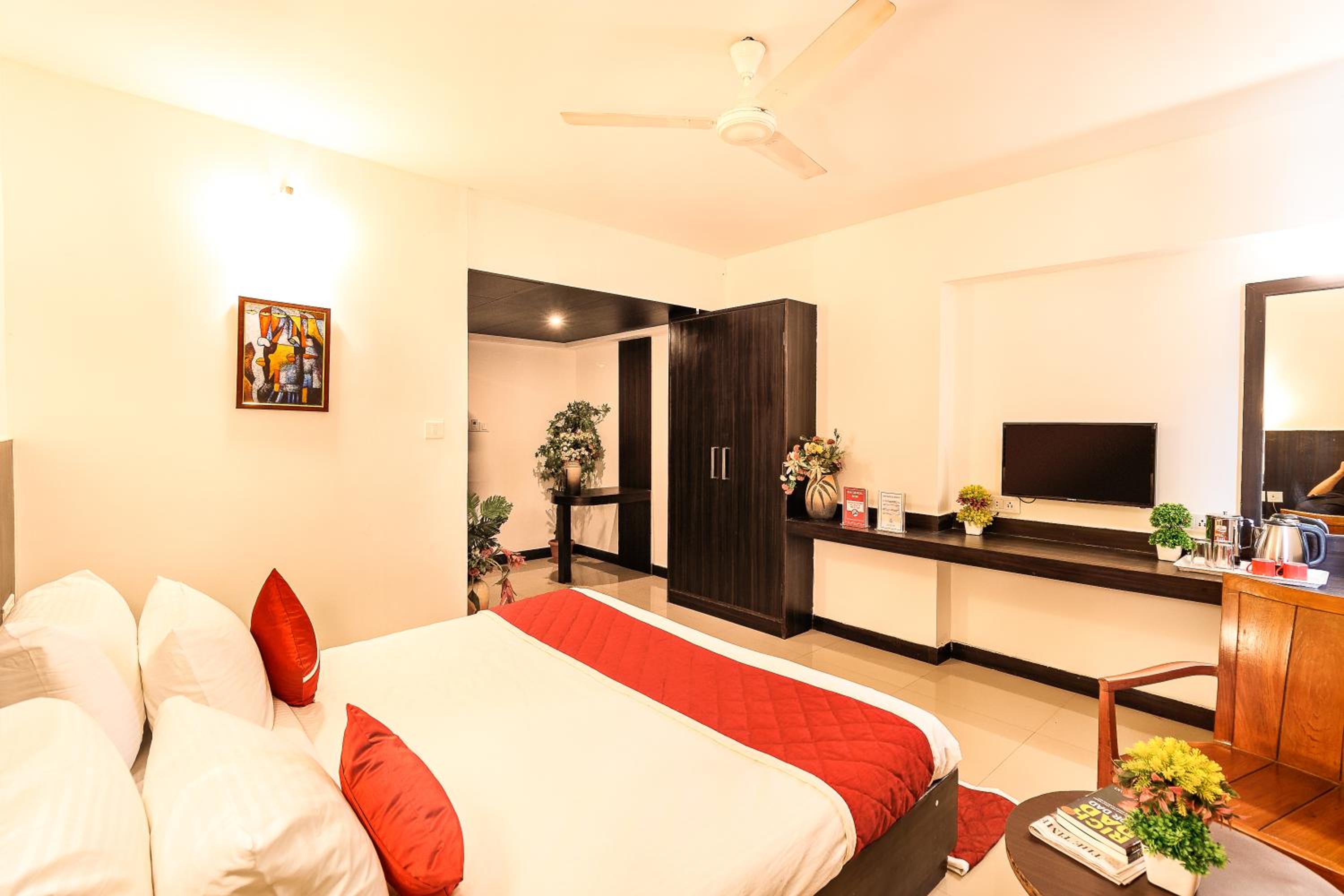 Budget Double Room - Photo 11