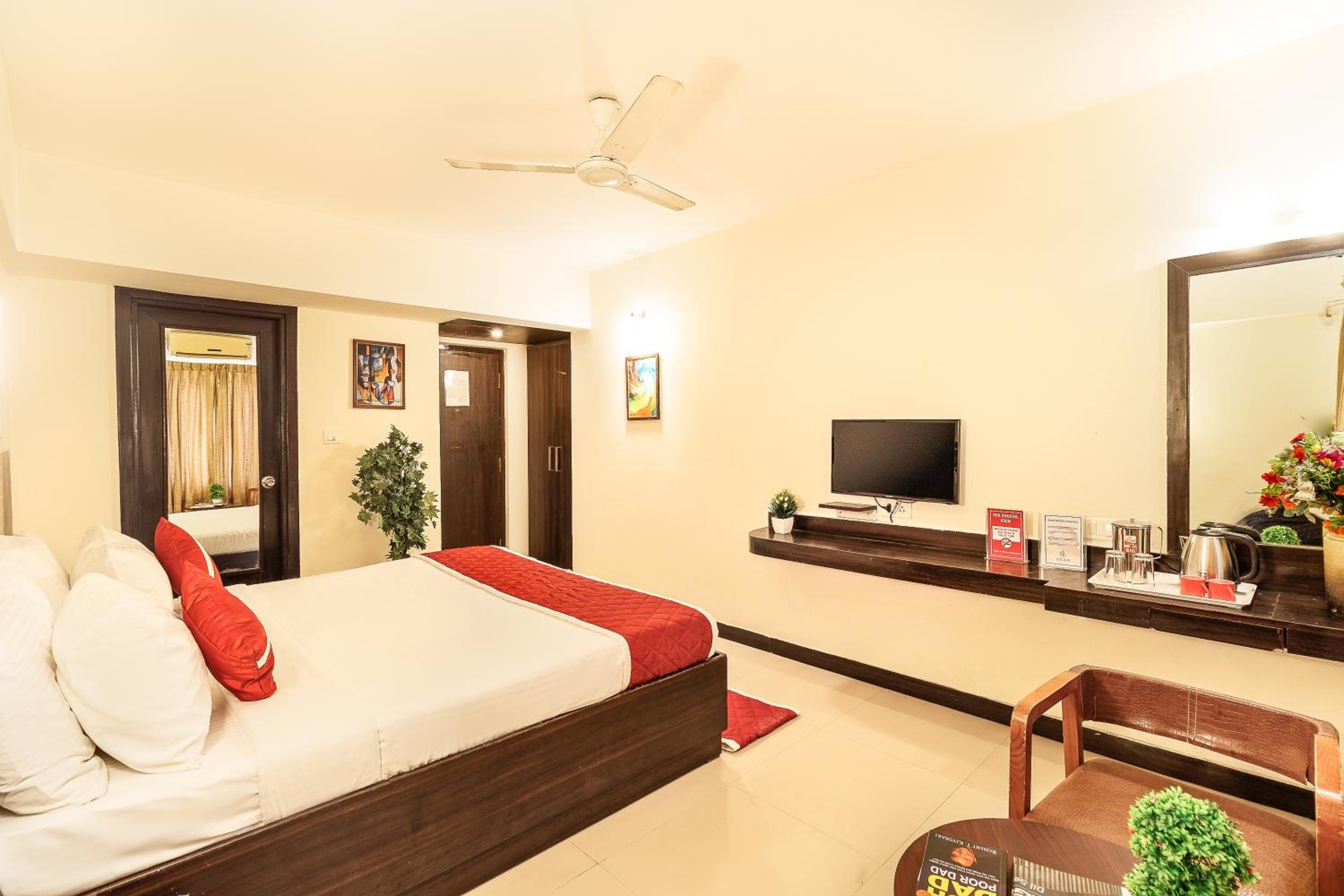 Budget Double Room - Photo 13