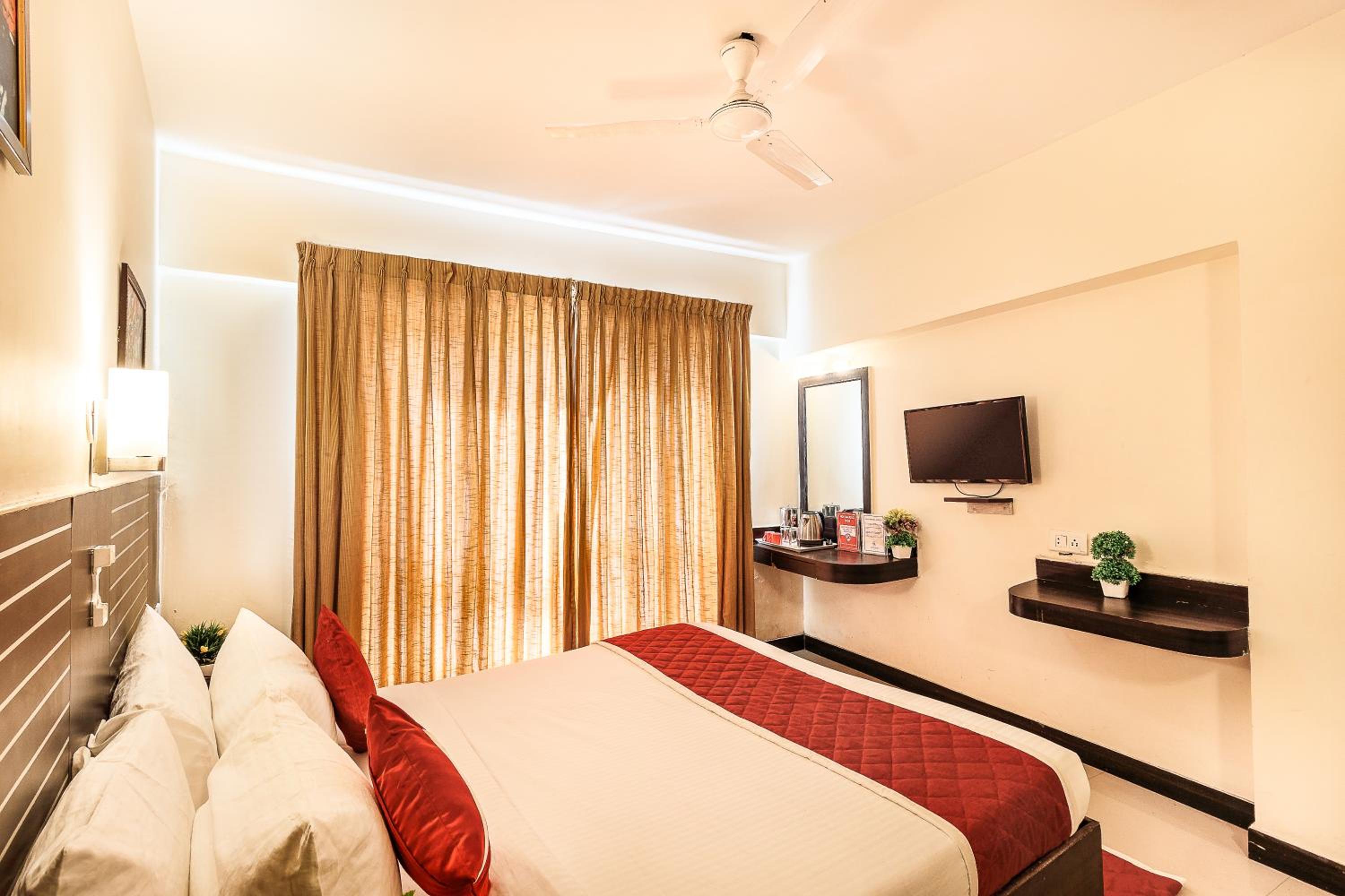 Budget Double Room - Photo 9