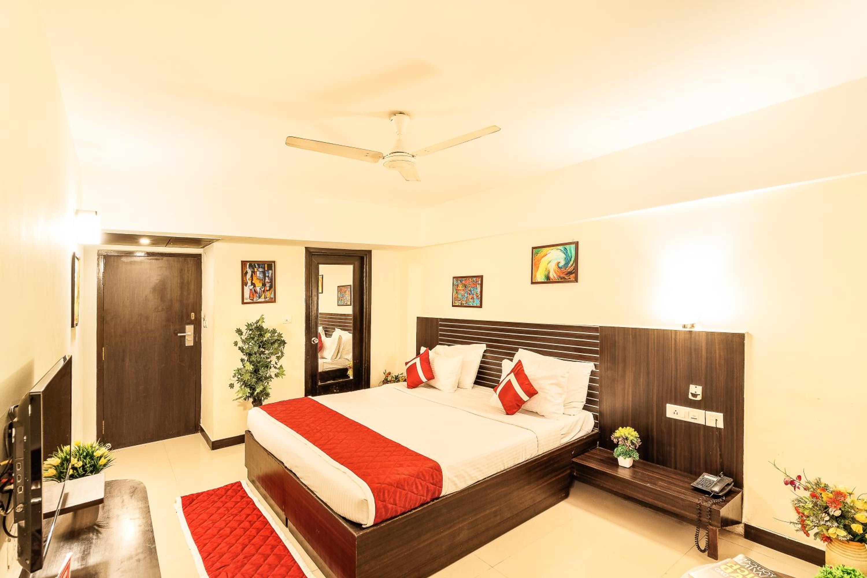 Budget Double Room - Photo 6