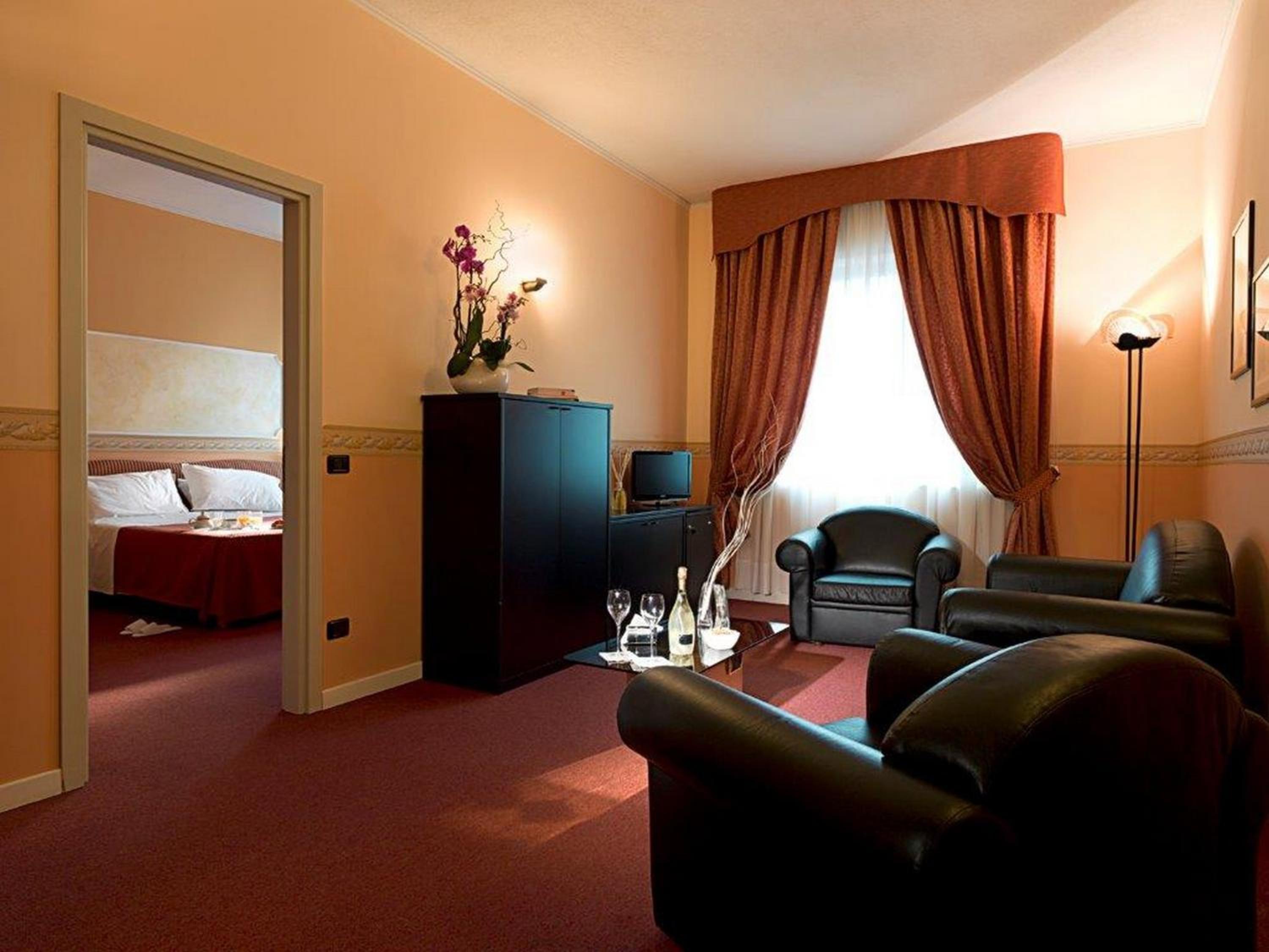 Suite - Photo 5