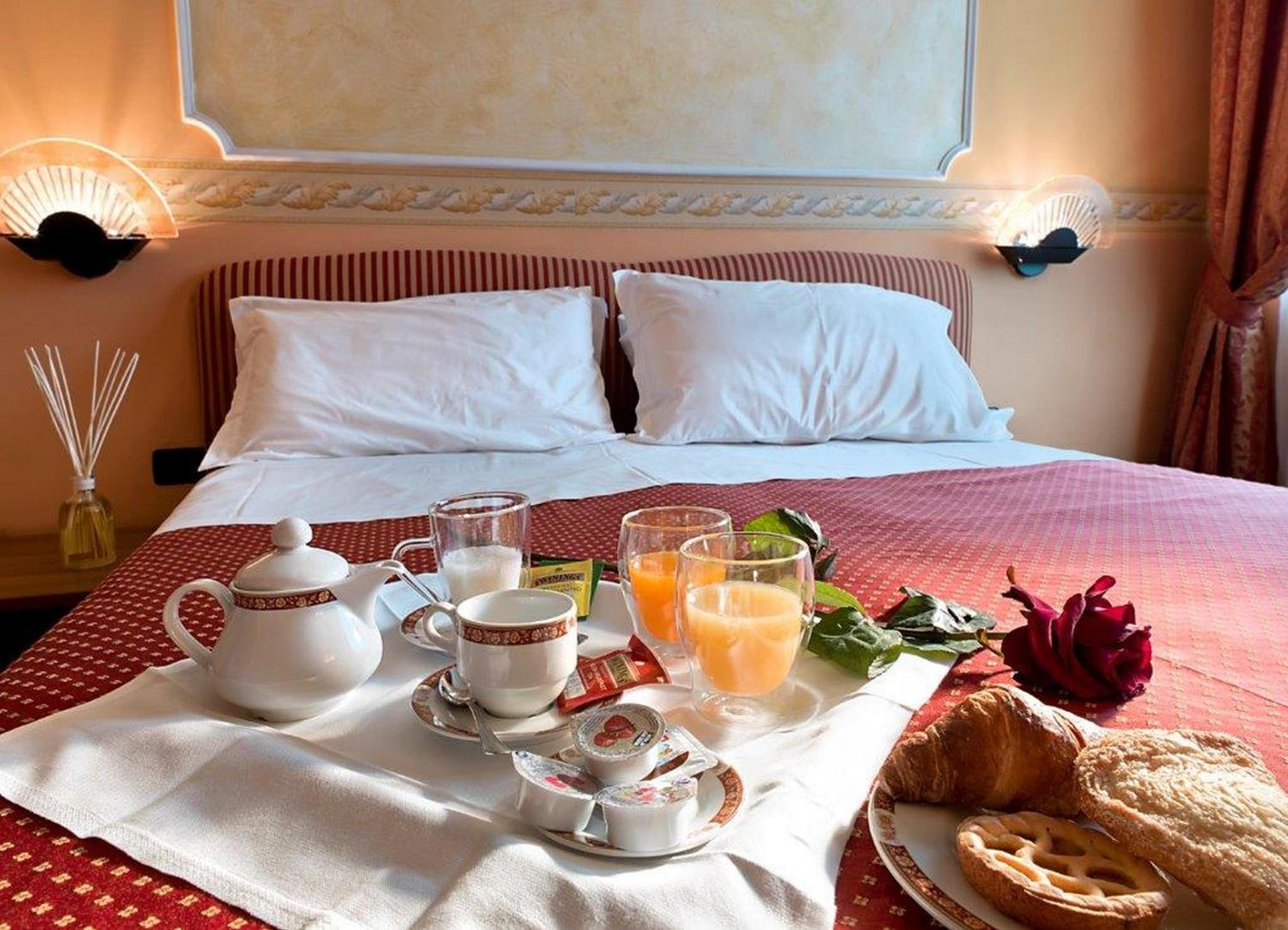 Suite - Photo 2