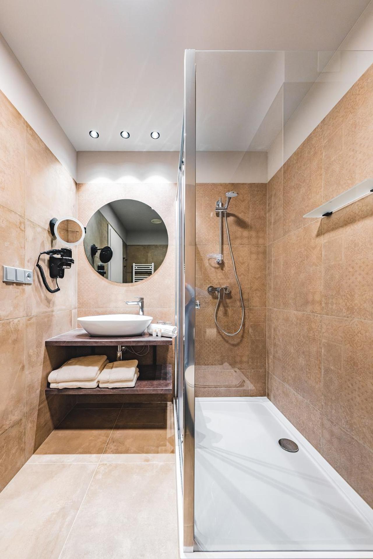 Deluxe Twin Room - Photo 11