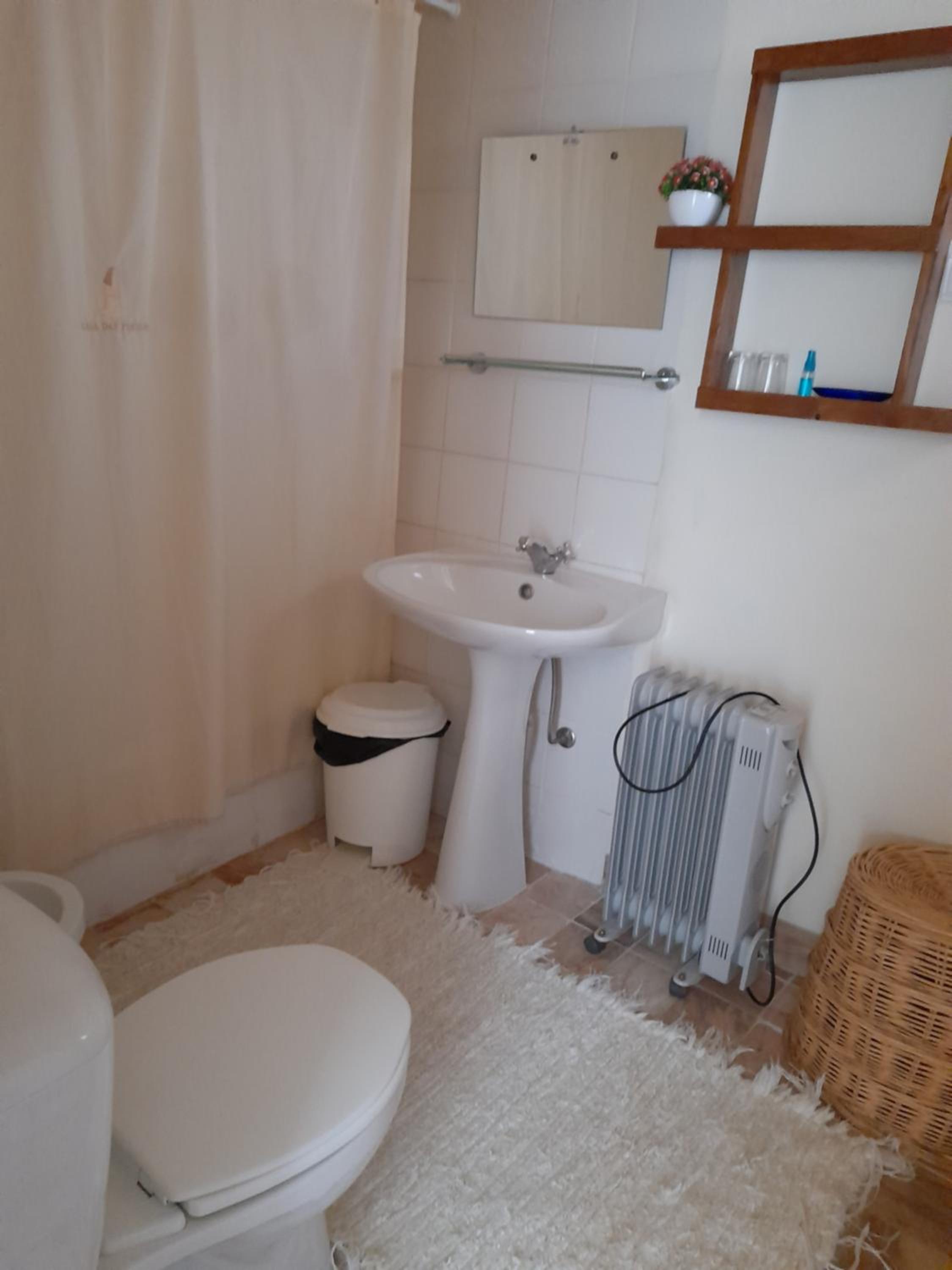 Deluxe Room (2 Adults + 1 Child) - Photo 2
