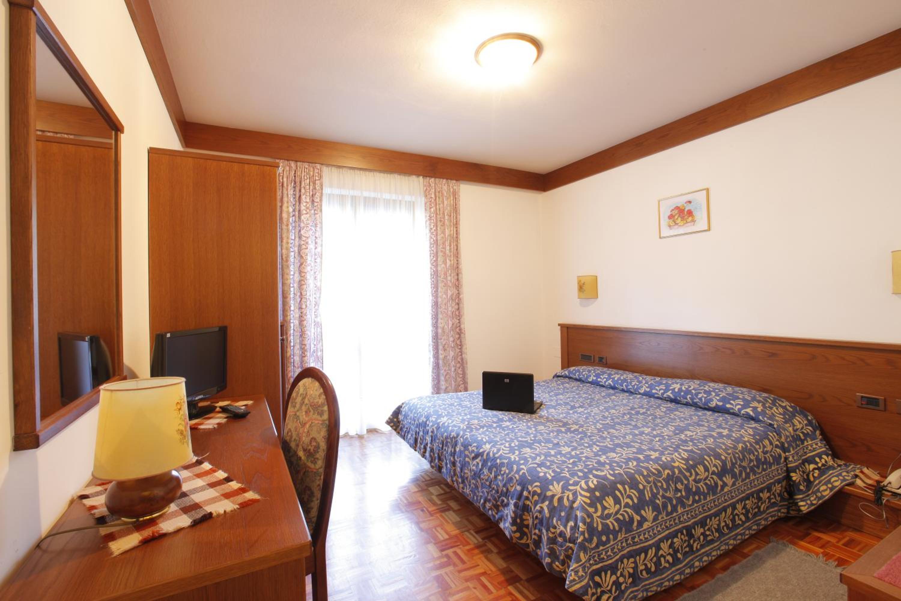 Double Room with Balcony - Photo 2