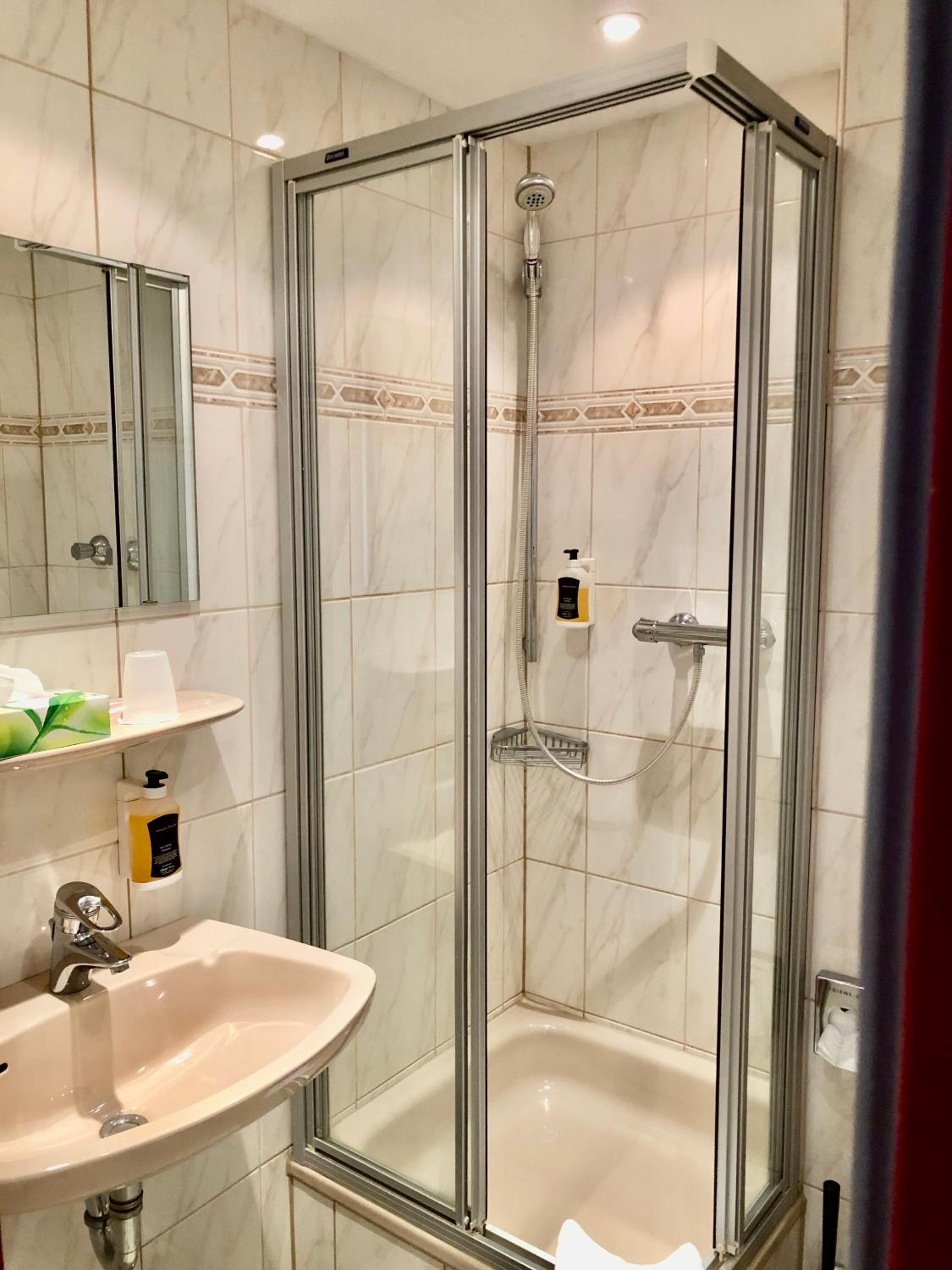 Double Room - Photo 7
