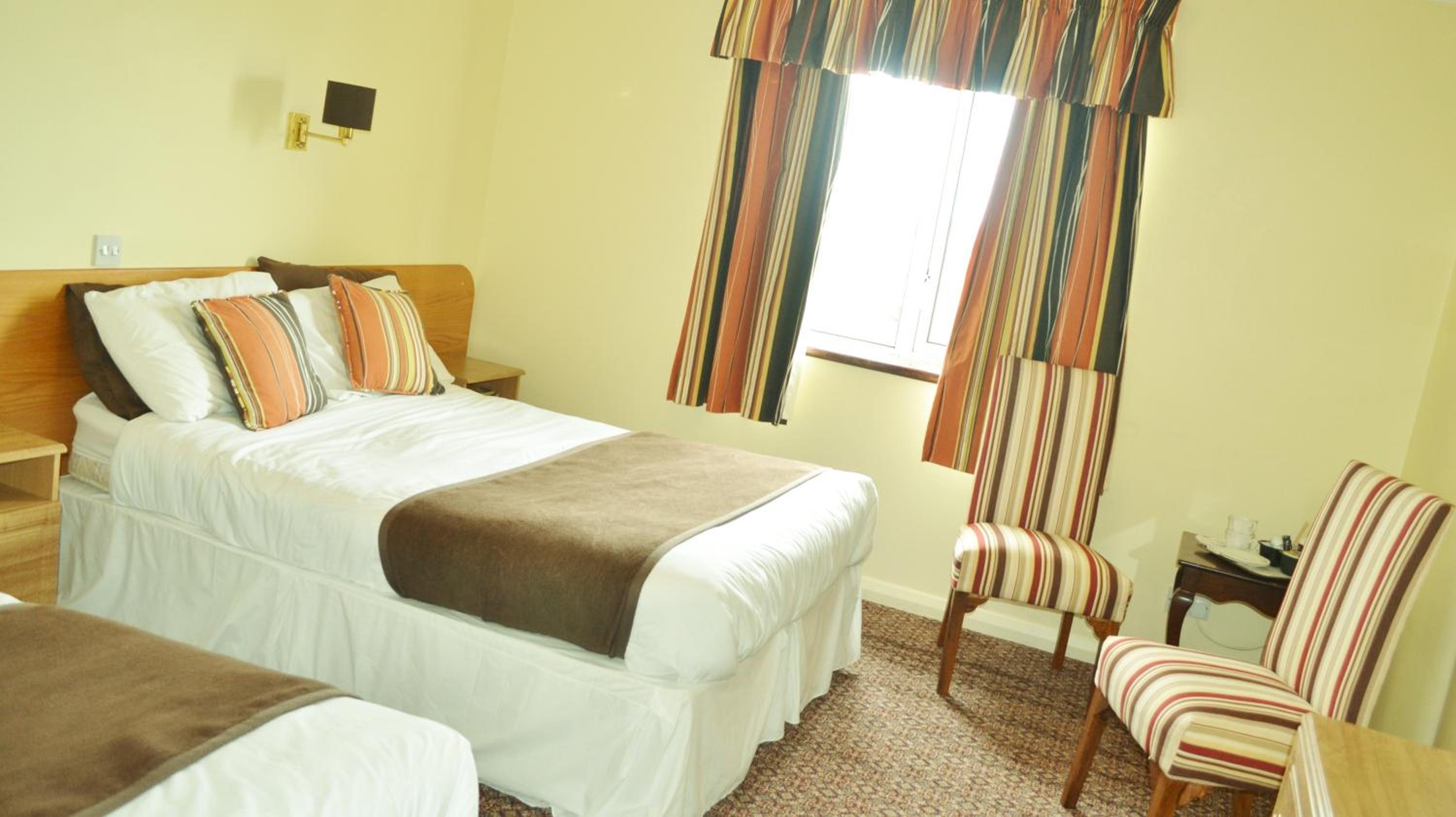 Large Double Room - Photo 3
