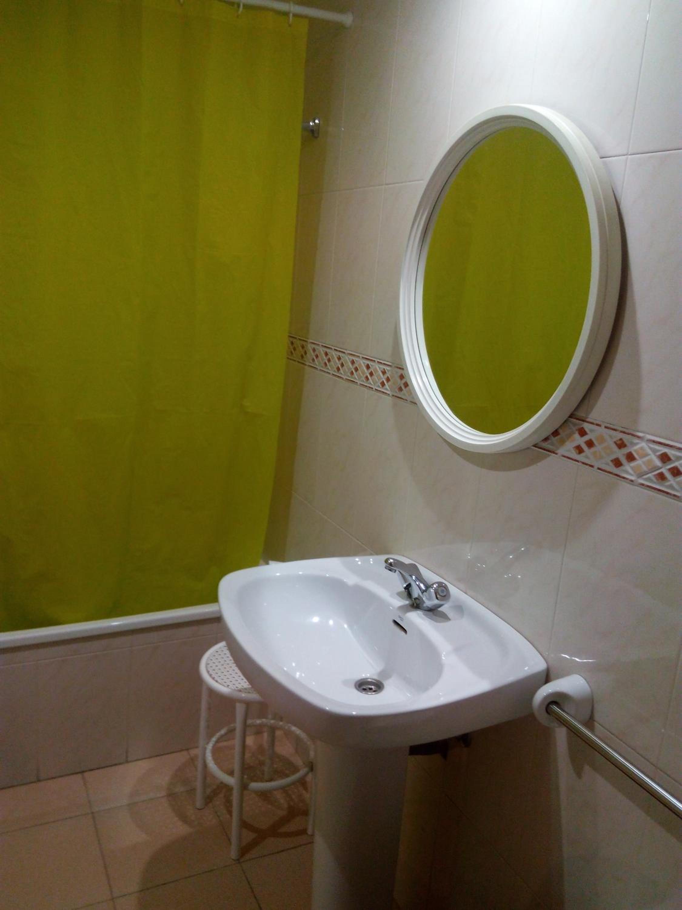One-Bedroom Apartment with Balcony (3-4 Adults). photo 3