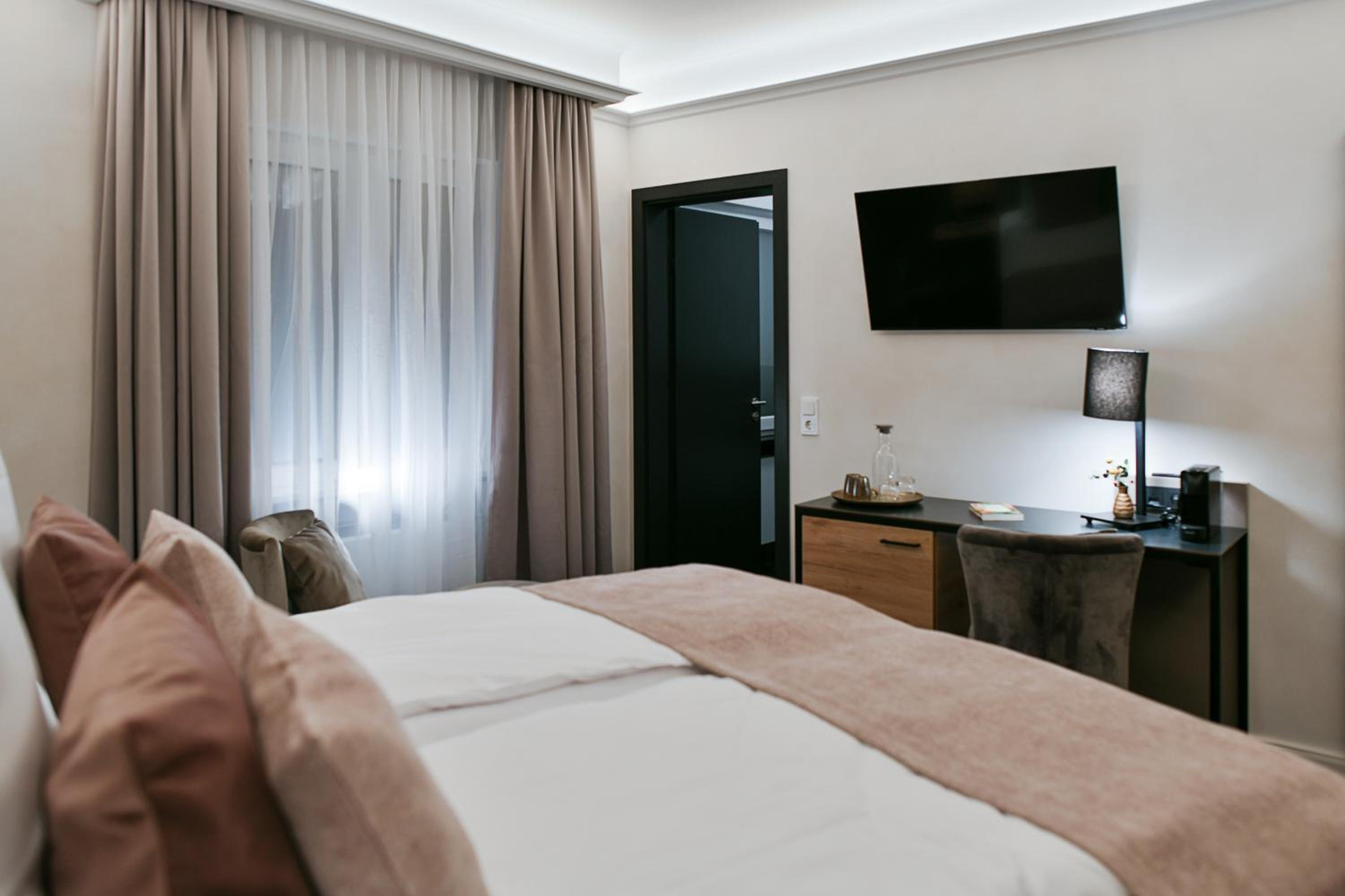 Junior Suite with Balcony photo 1