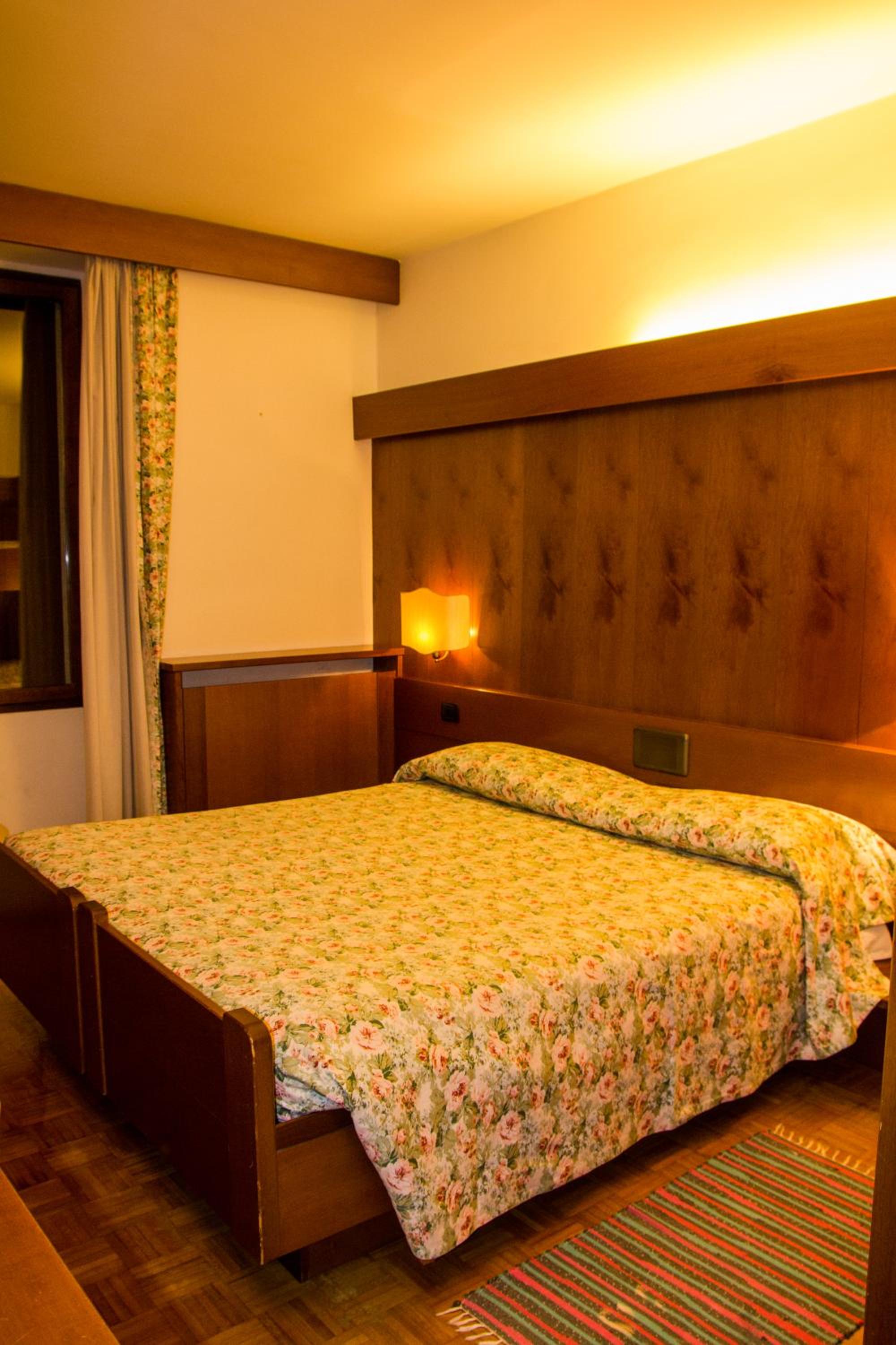 Economy Triple Room - Photo 4
