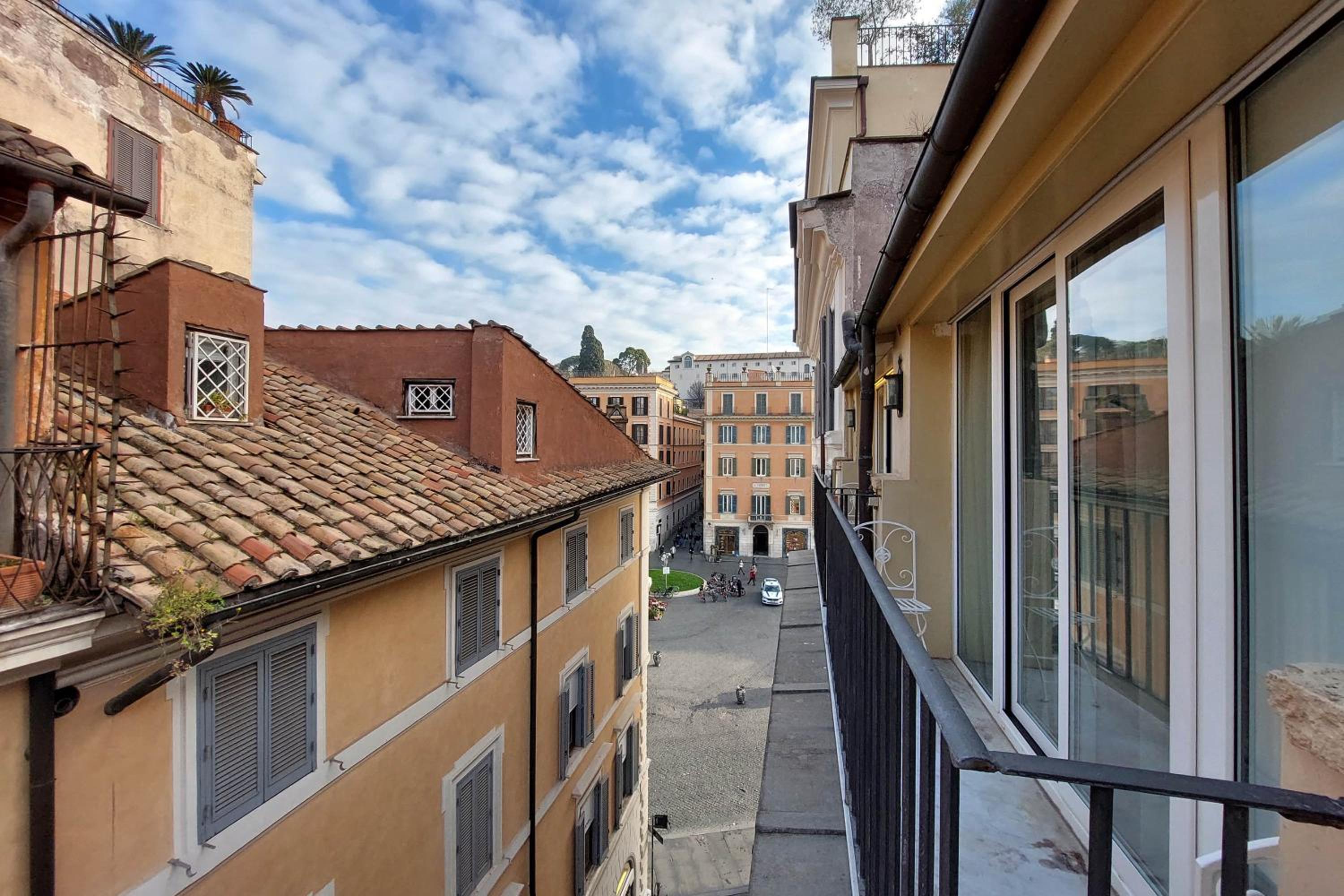 Deluxe Double or Twin Room with Balcony photo 2