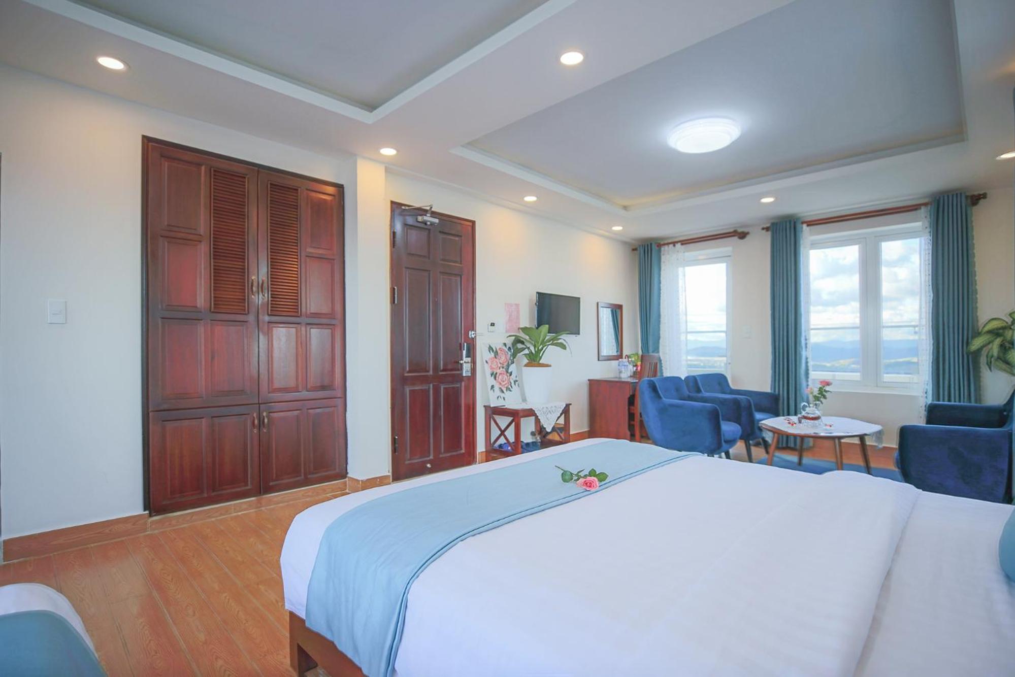 Family Room with Balcony photo 1