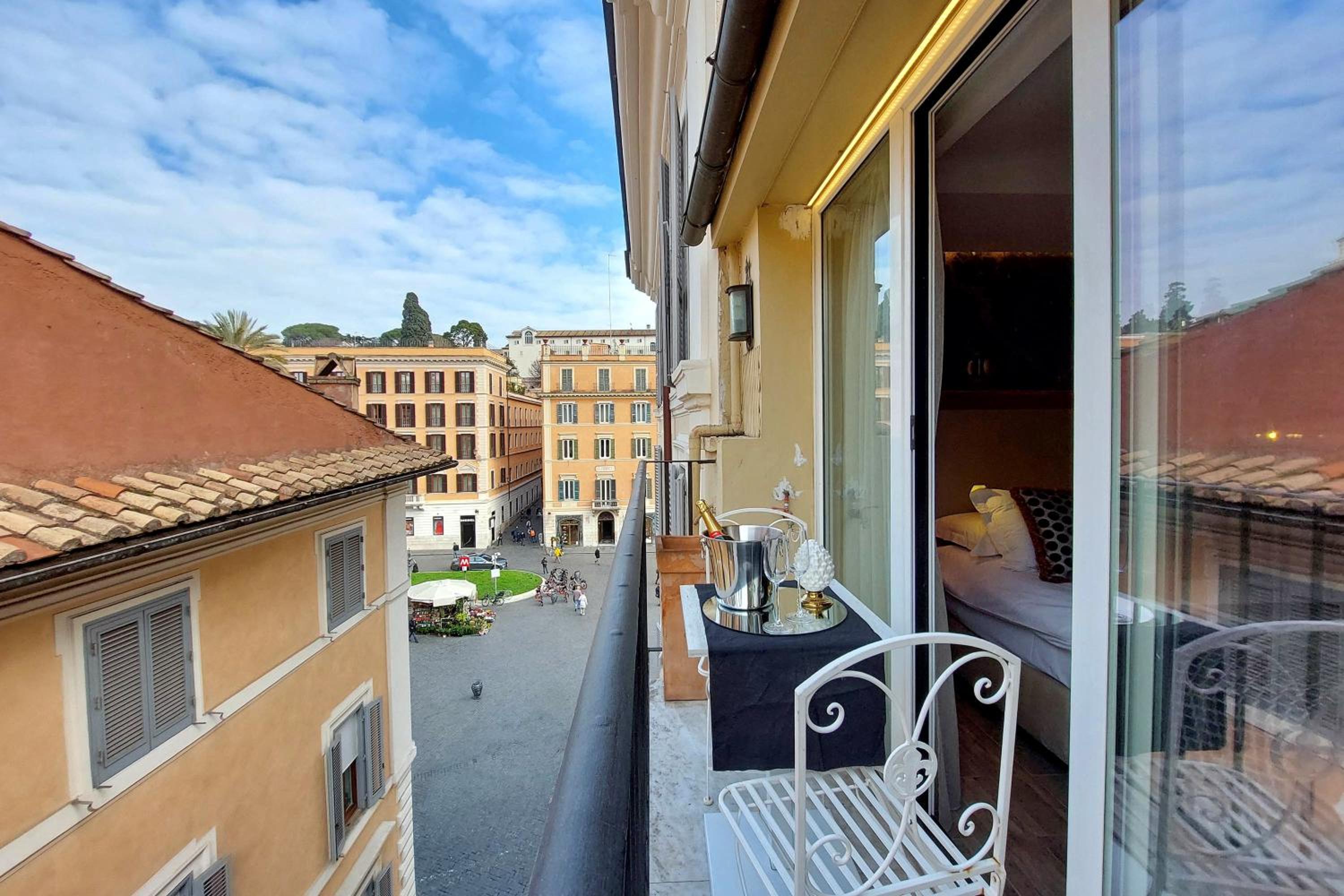 Suite with Balcony photo 2