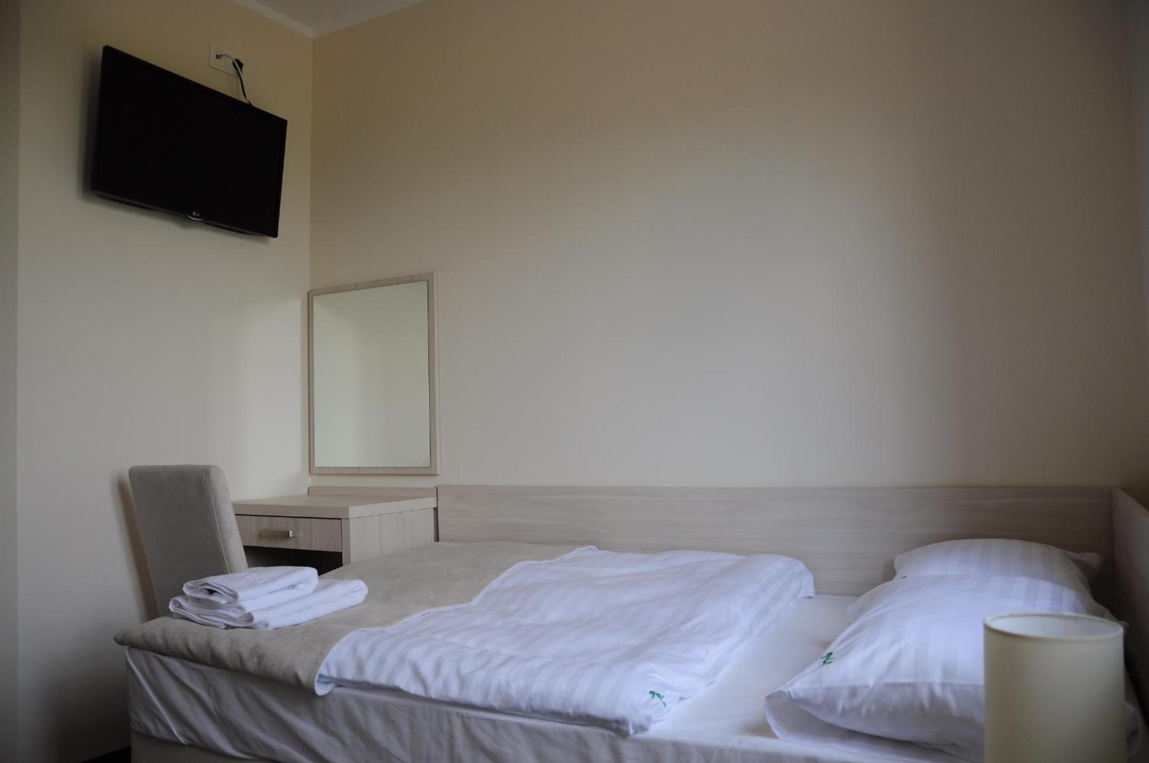 Double or Twin Room - Photo 2