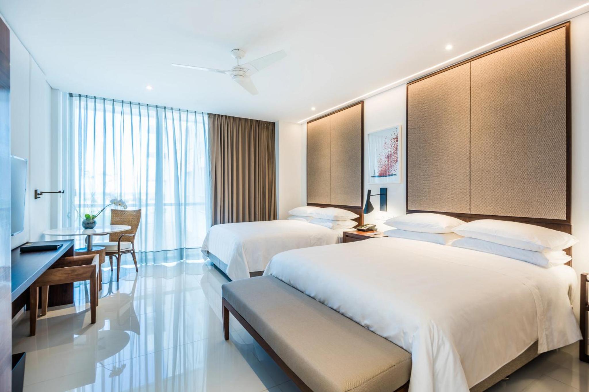 Junior Suite Partial Ocean View Double Bed