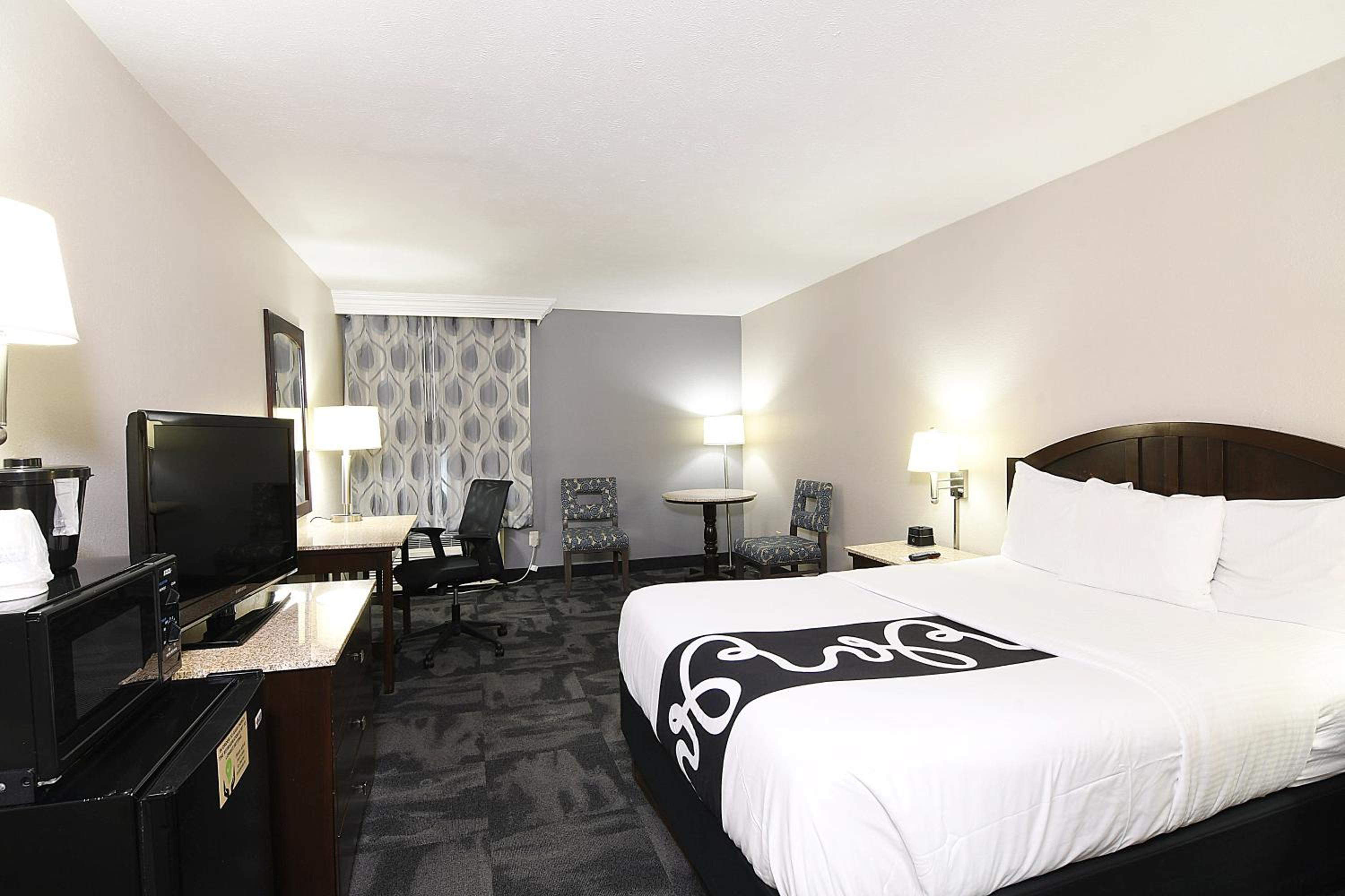 Queen Room - Photo 2