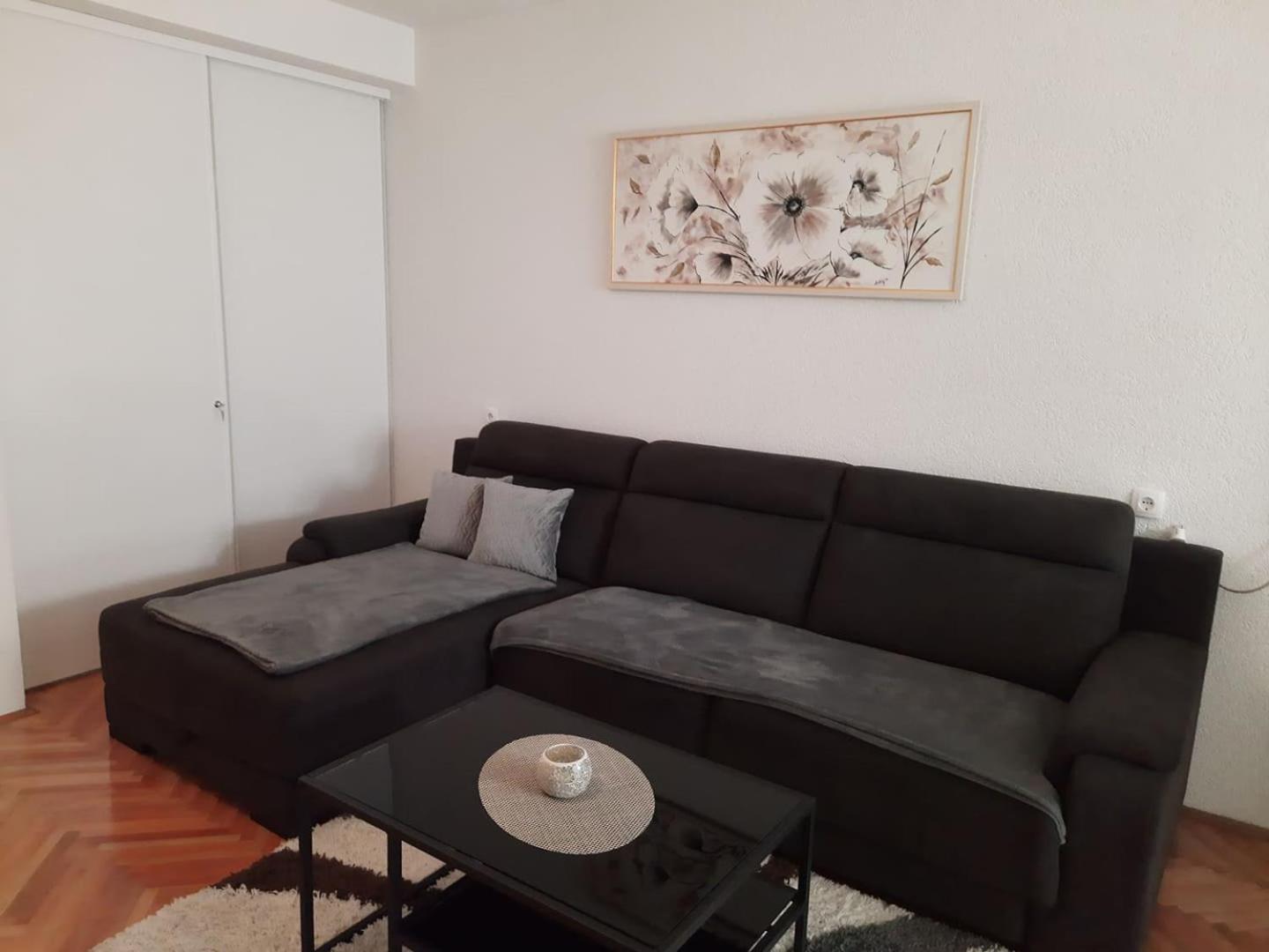 Apartment with Sea View - Photo 6