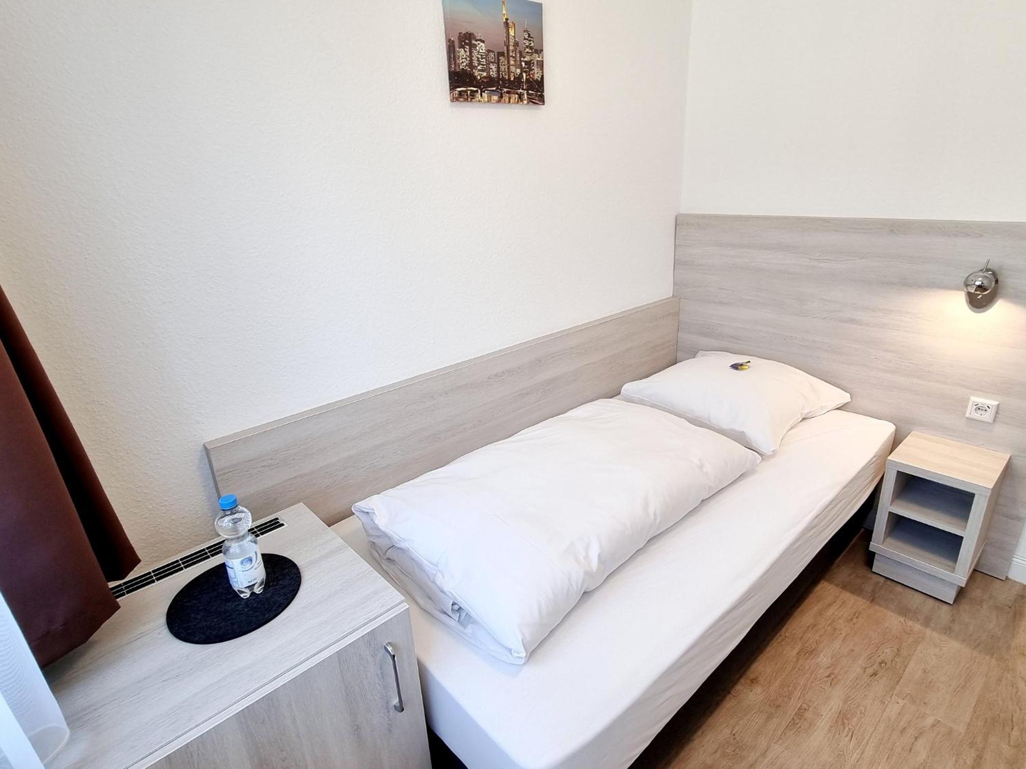 Single Room with Shared Bathroom photo 2