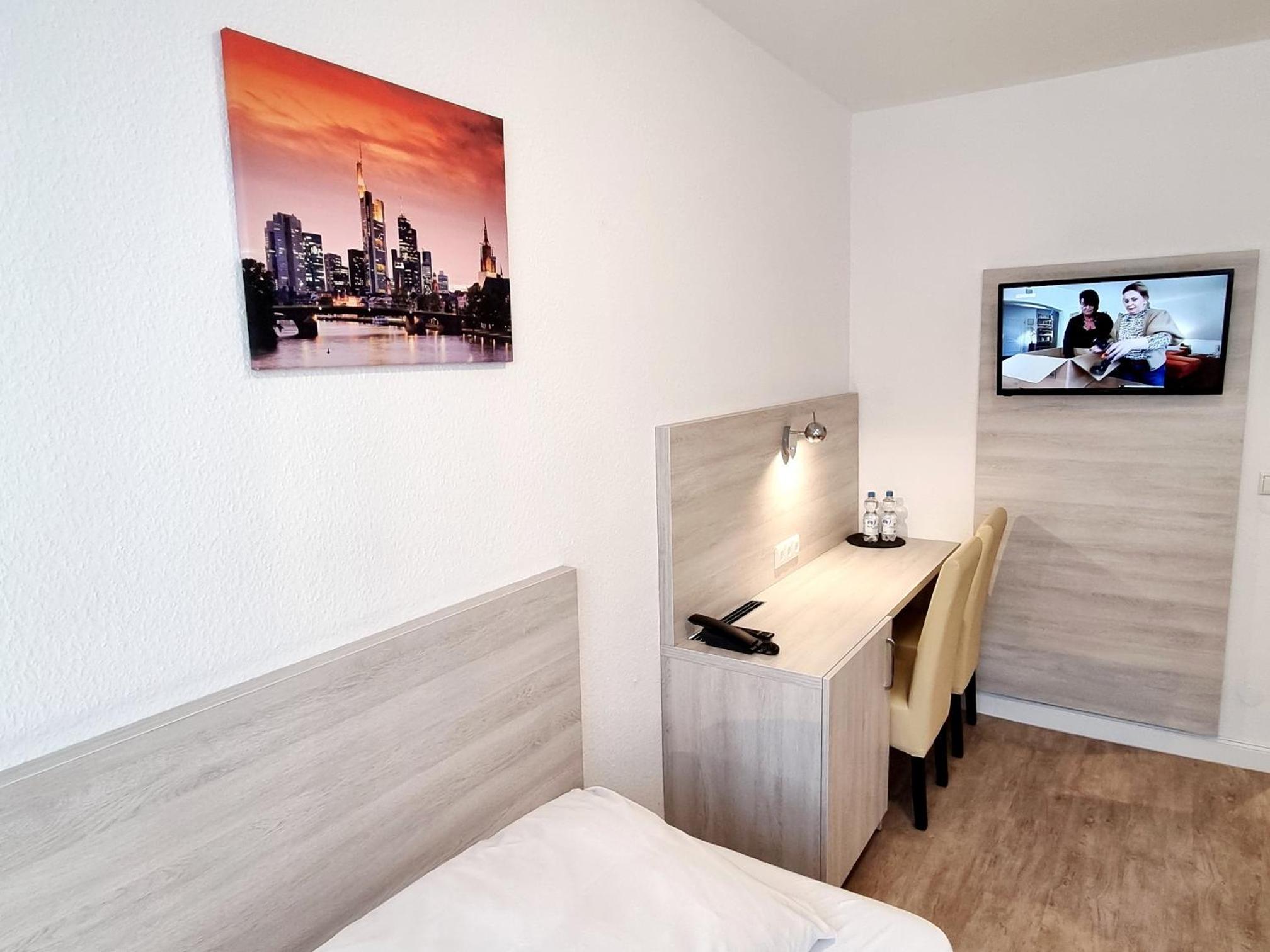 Twin Room with Shared Bathroom photo 3