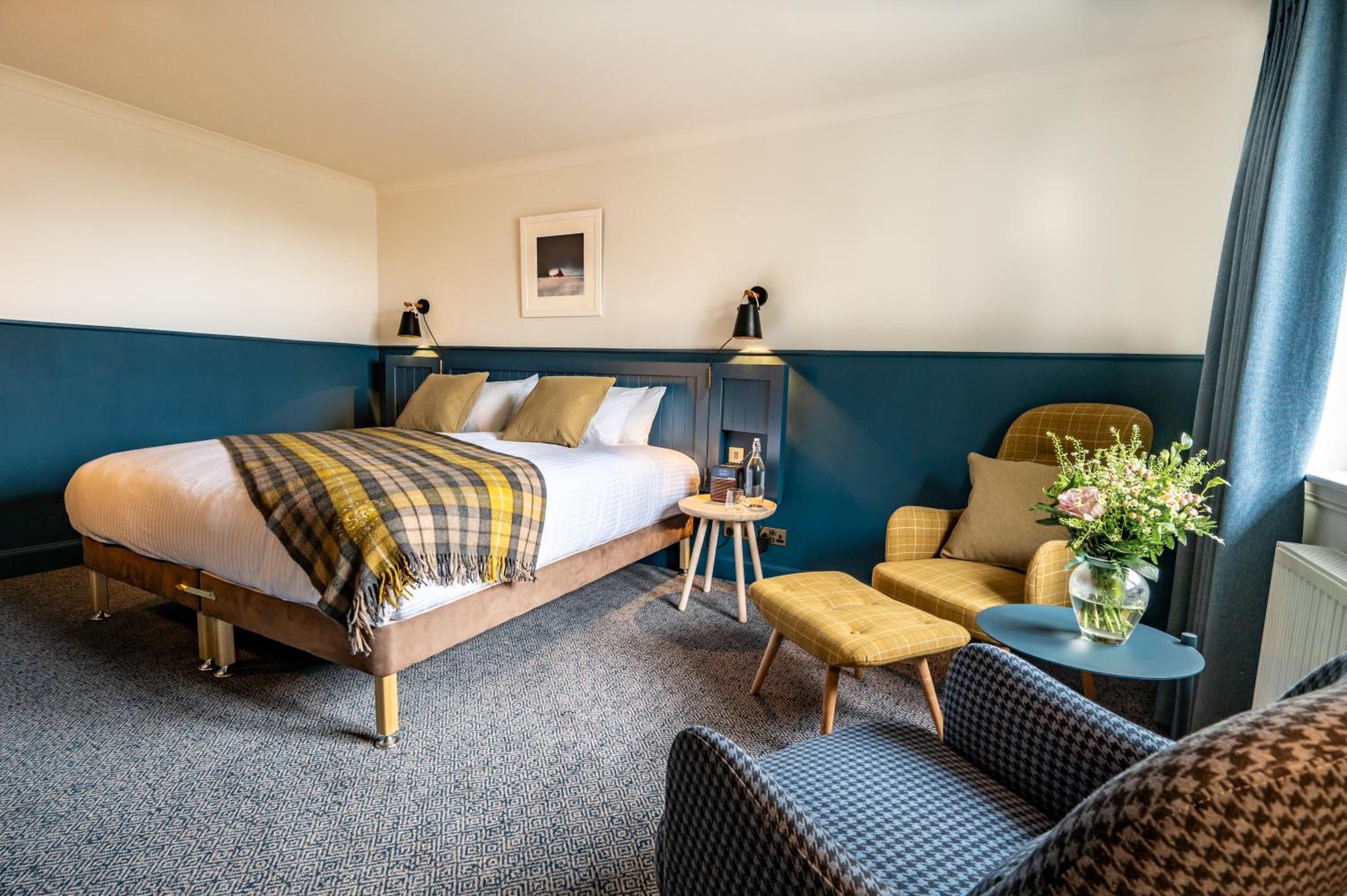Deluxe King or Twin Guest Room thumbnail 5