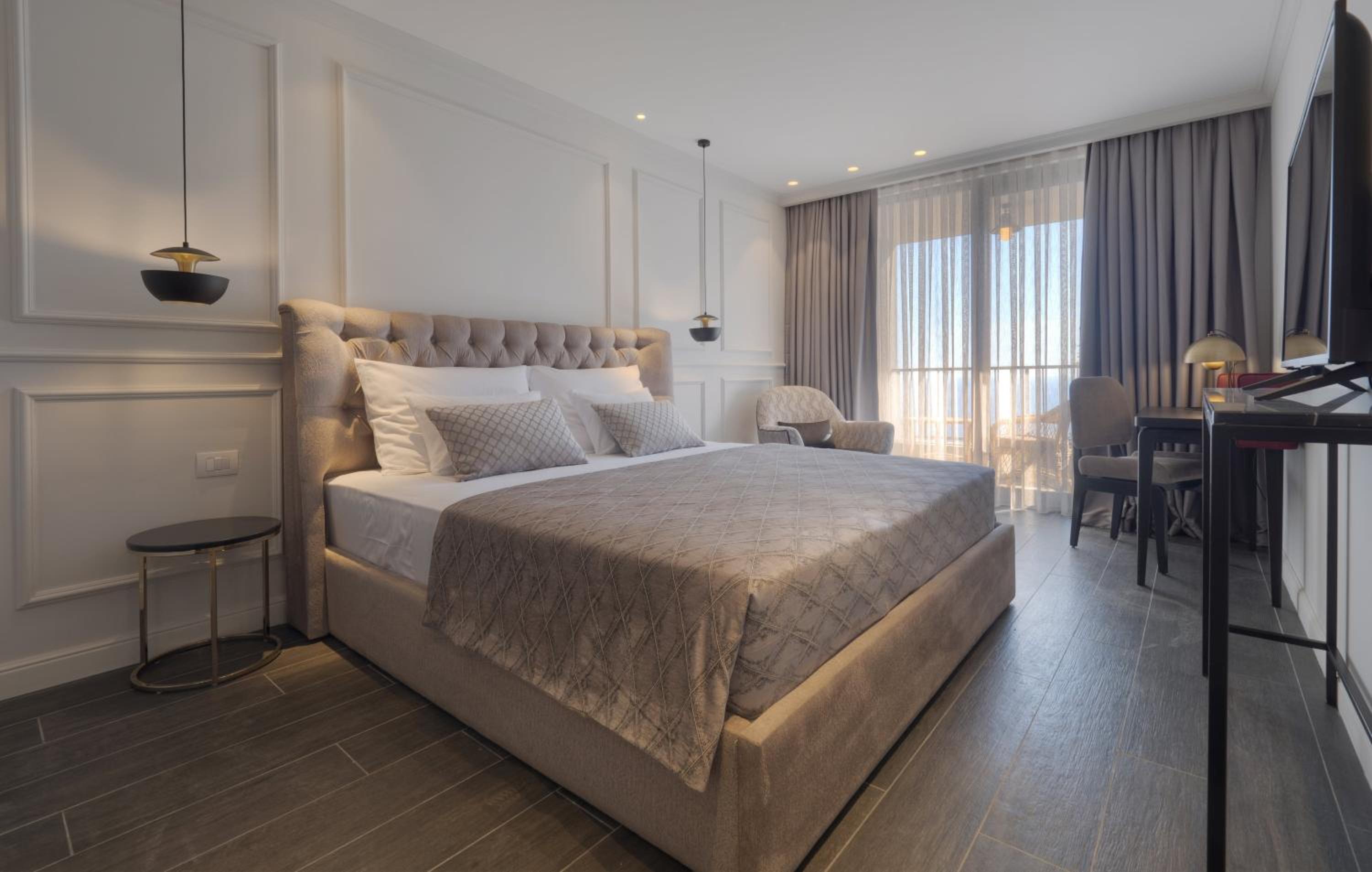 Double Room with Balcony - Photo 7