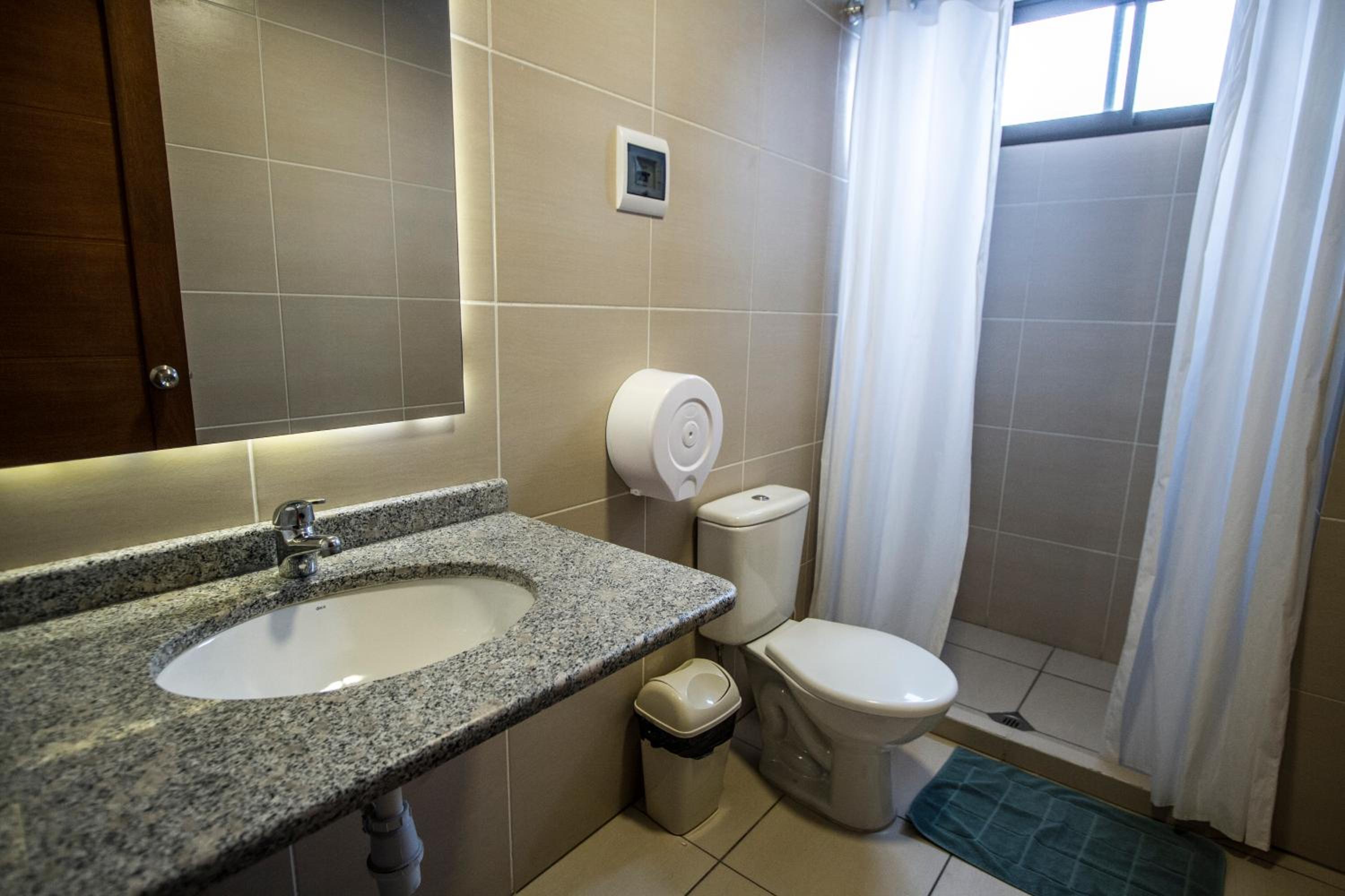 Deluxe Queen Suite