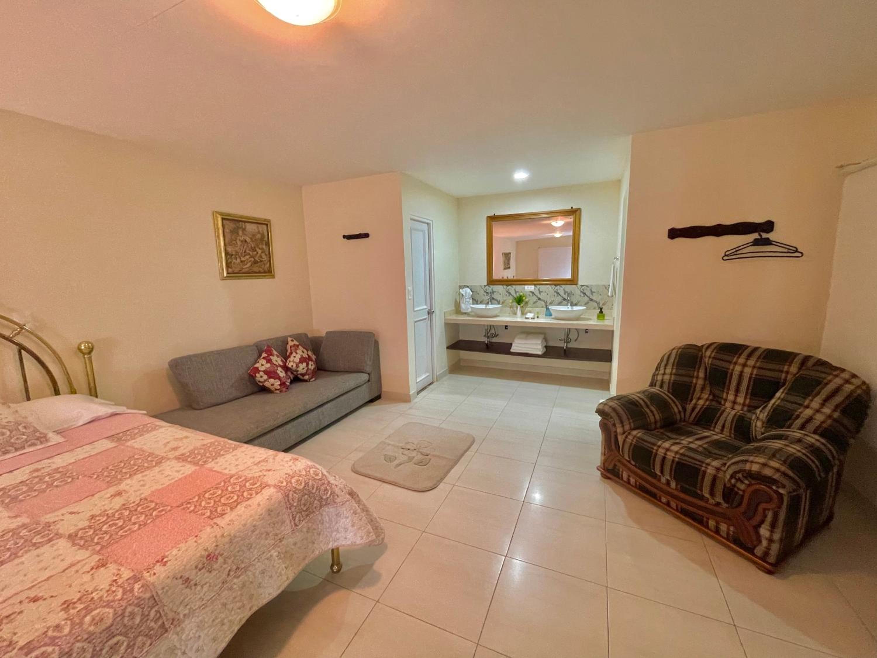 Deluxe Family Room photo 2