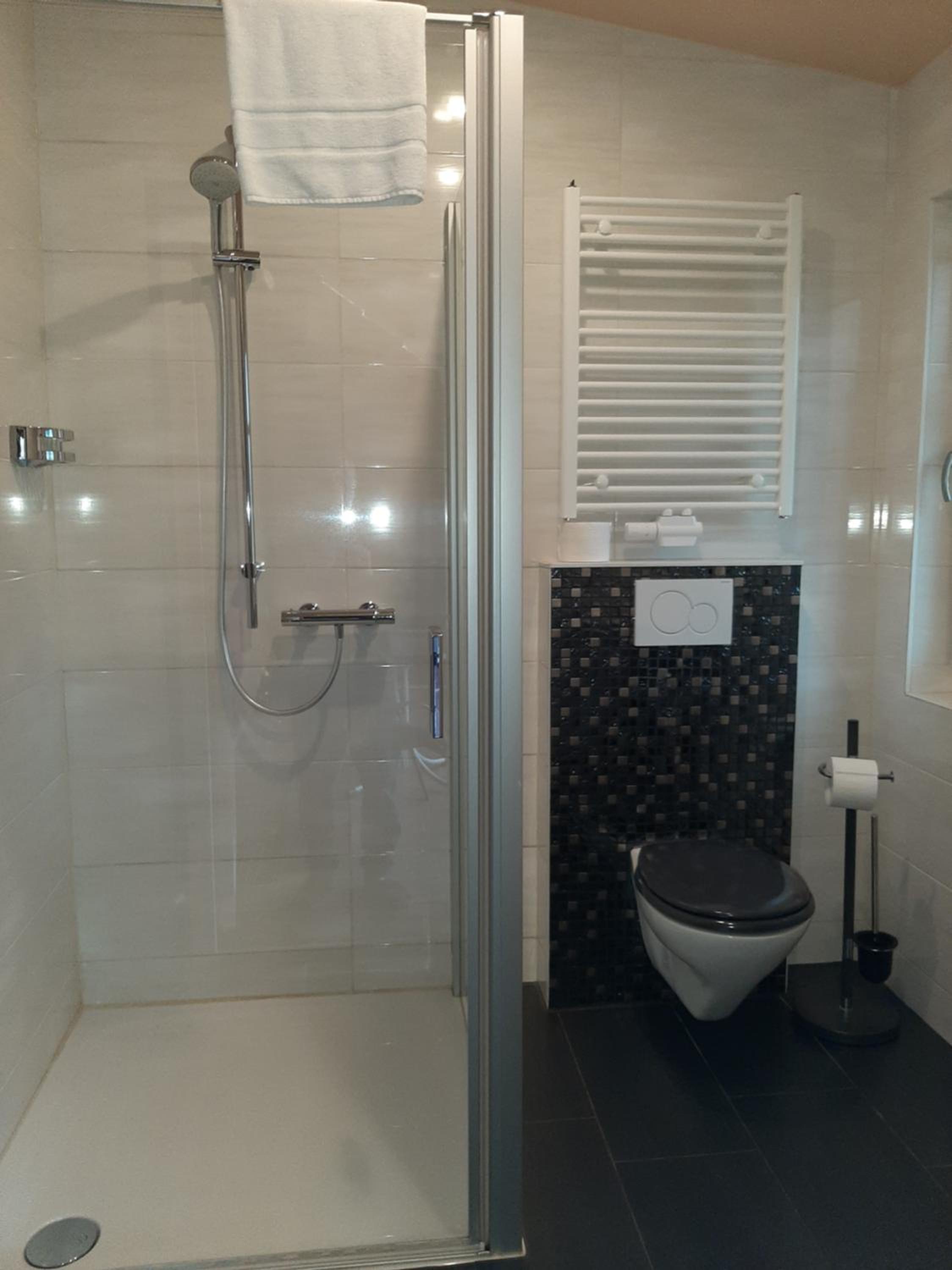 Double Room with Shower - Photo 4