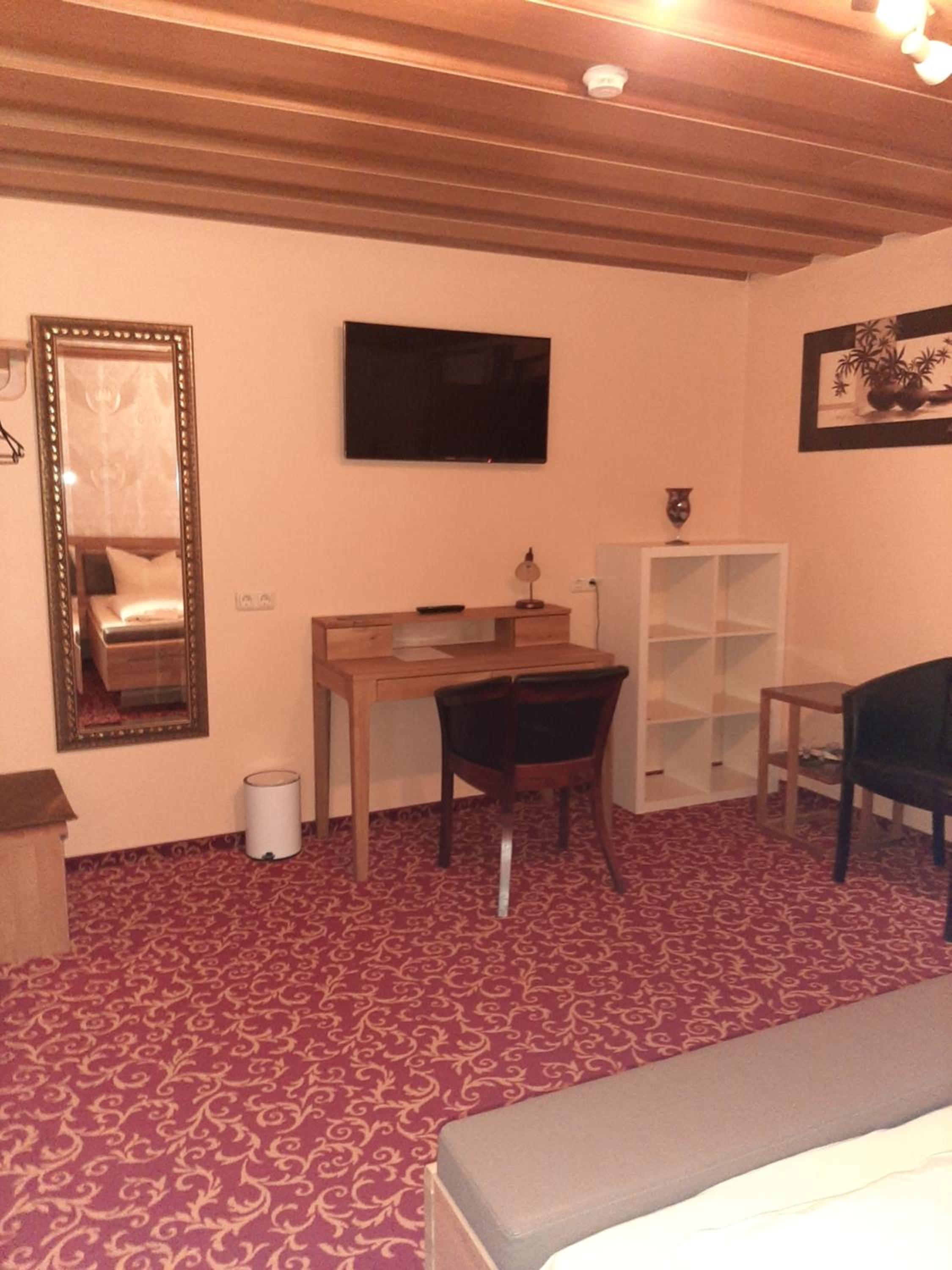 Double Room with Shower - Photo 5