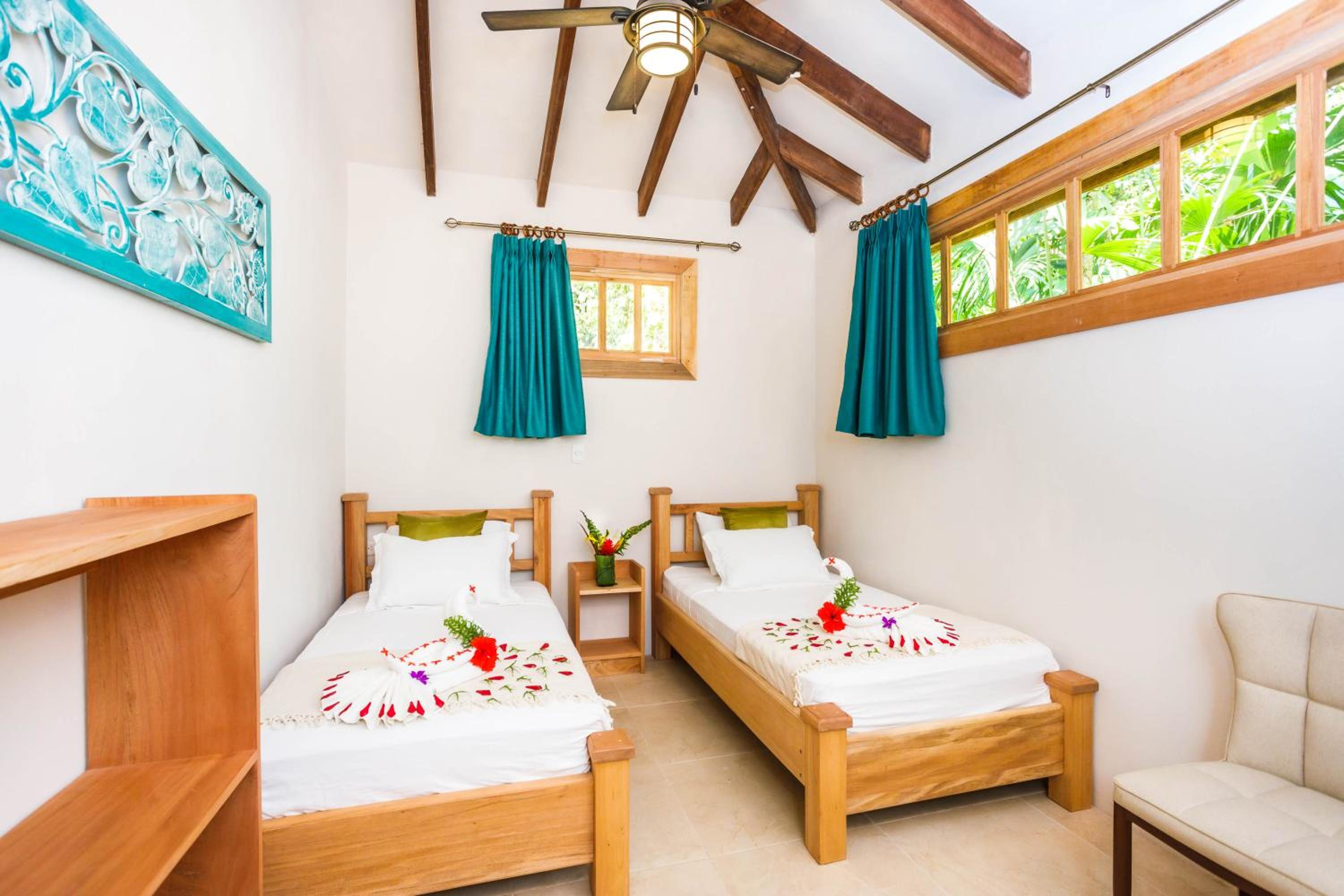 Deluxe Bungalow with Garden View photo 3