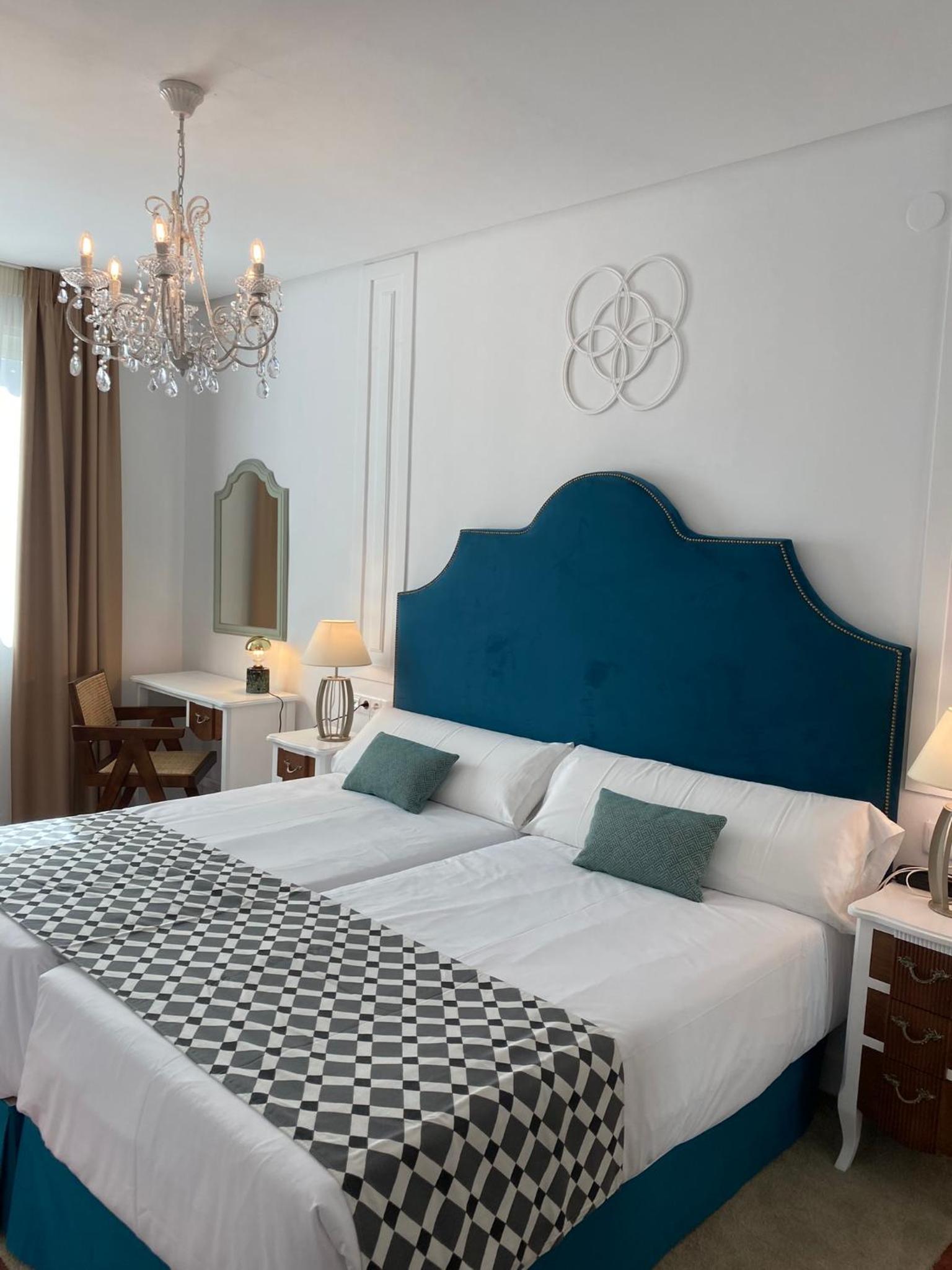 Double or Twin Room - Photo 1