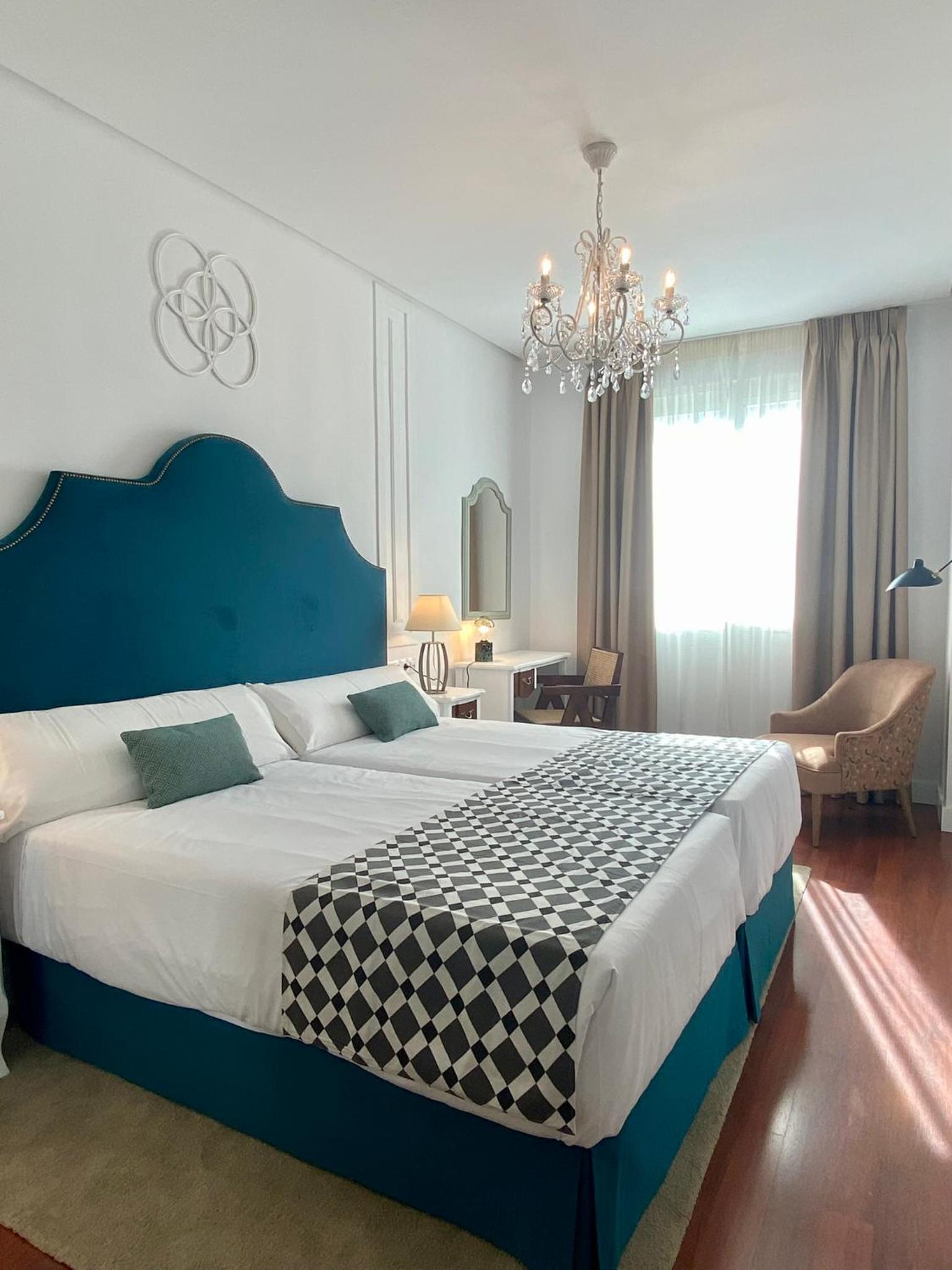 Double or Twin Room - Photo 3