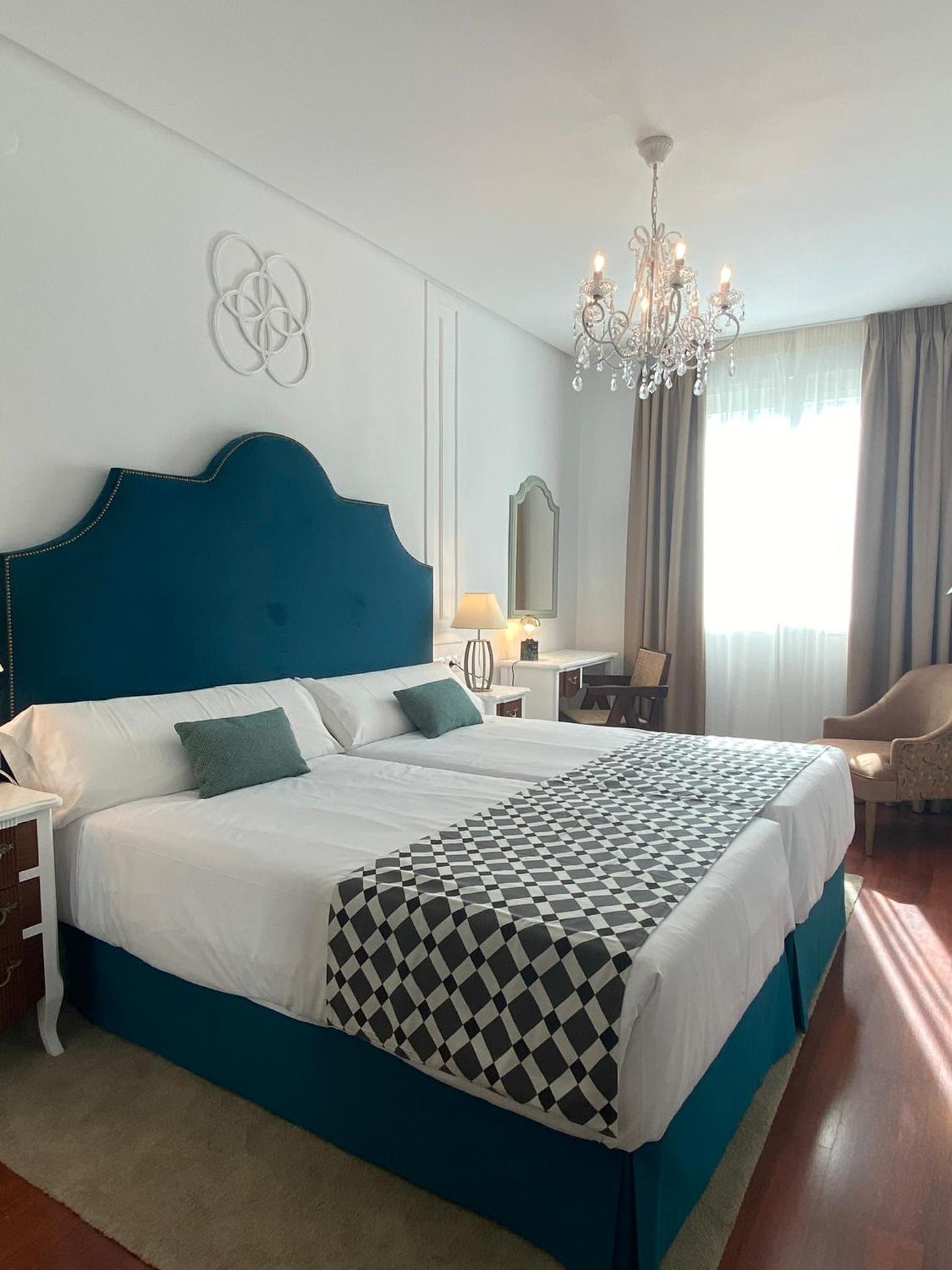 Double or Twin Room - Photo 11