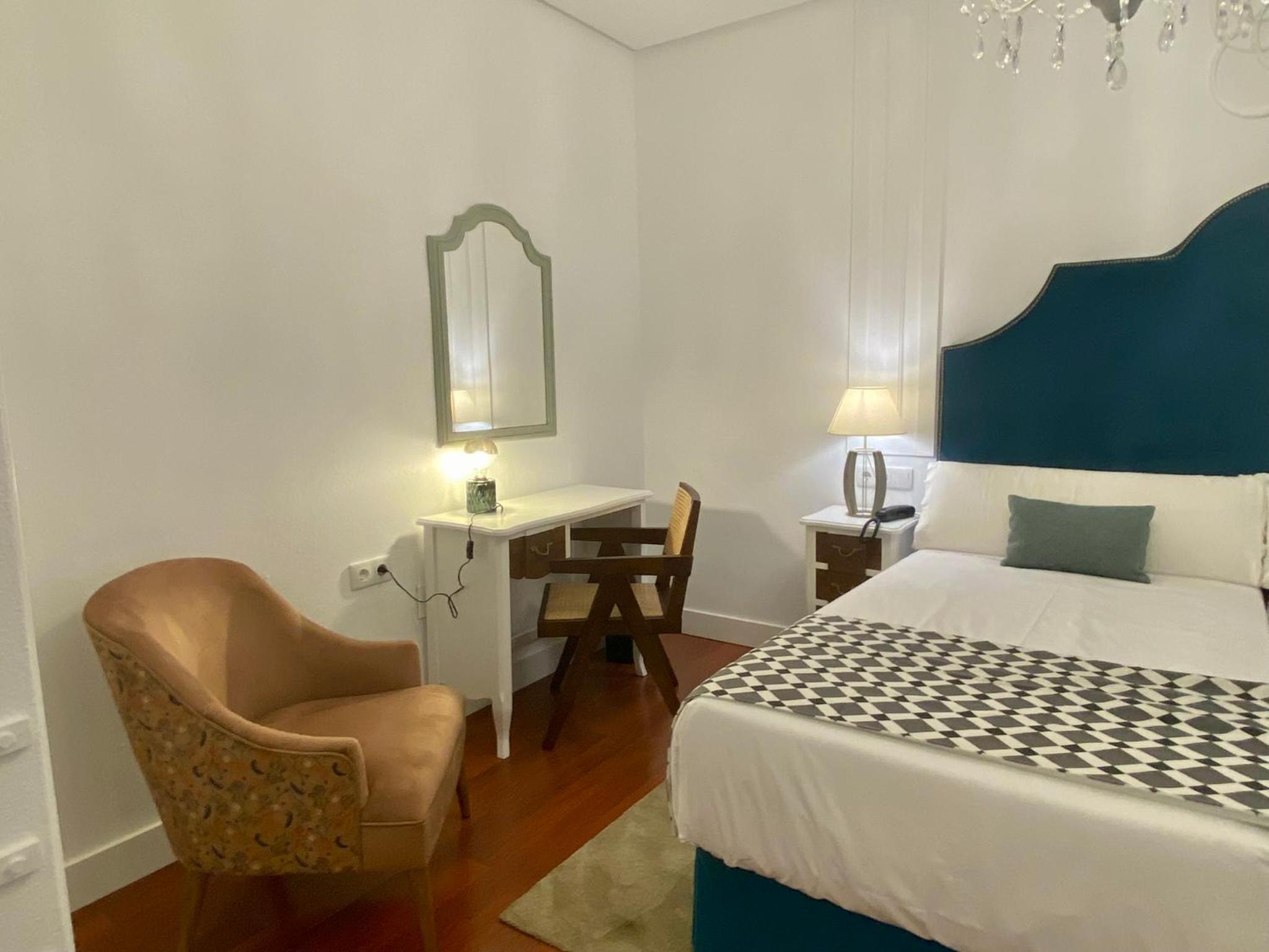 Double or Twin Room - Photo 13