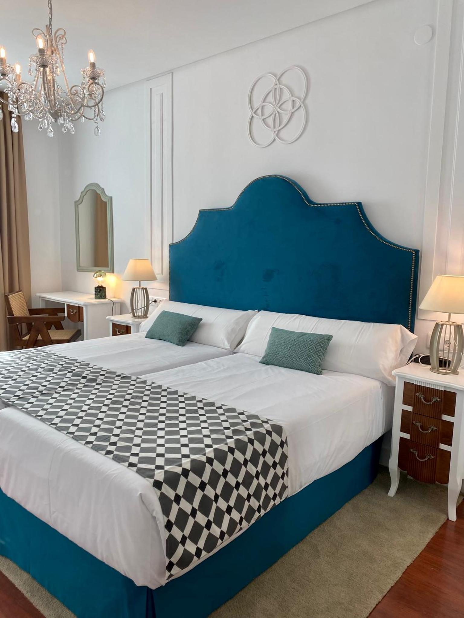 Double or Twin Room - Photo 12