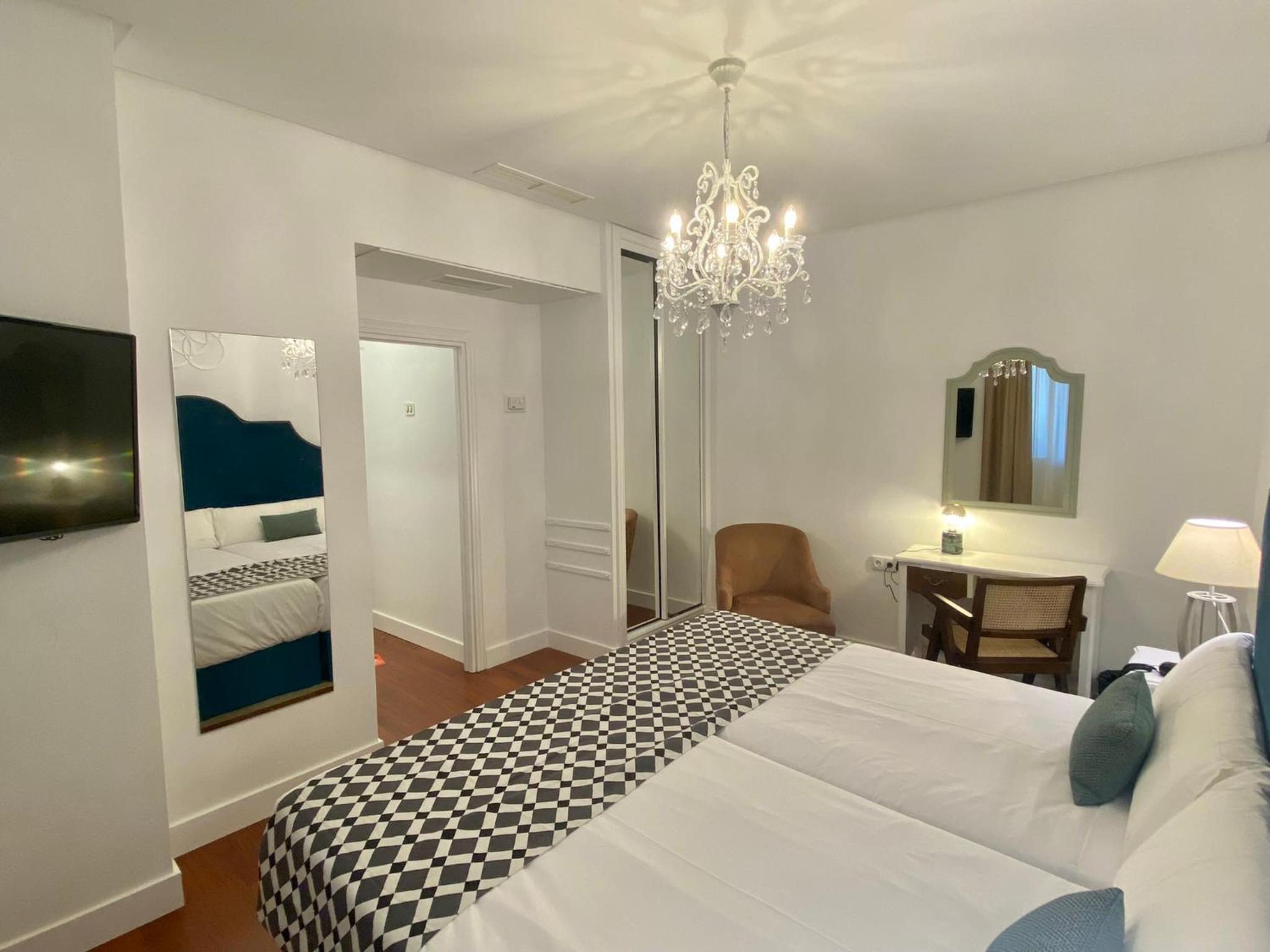 Double or Twin Room - Photo 2