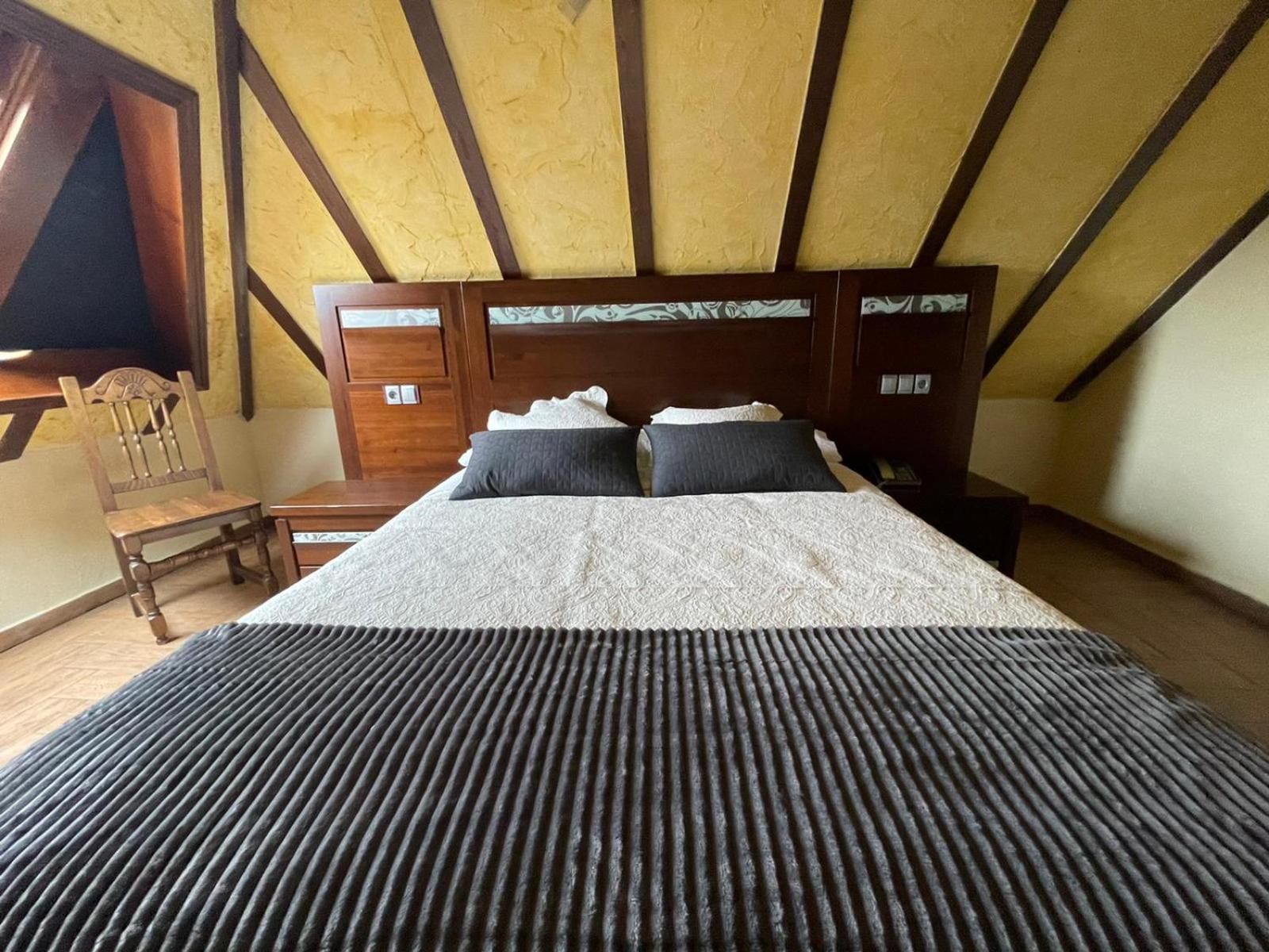 Queen Room with Spa Bath photo 2