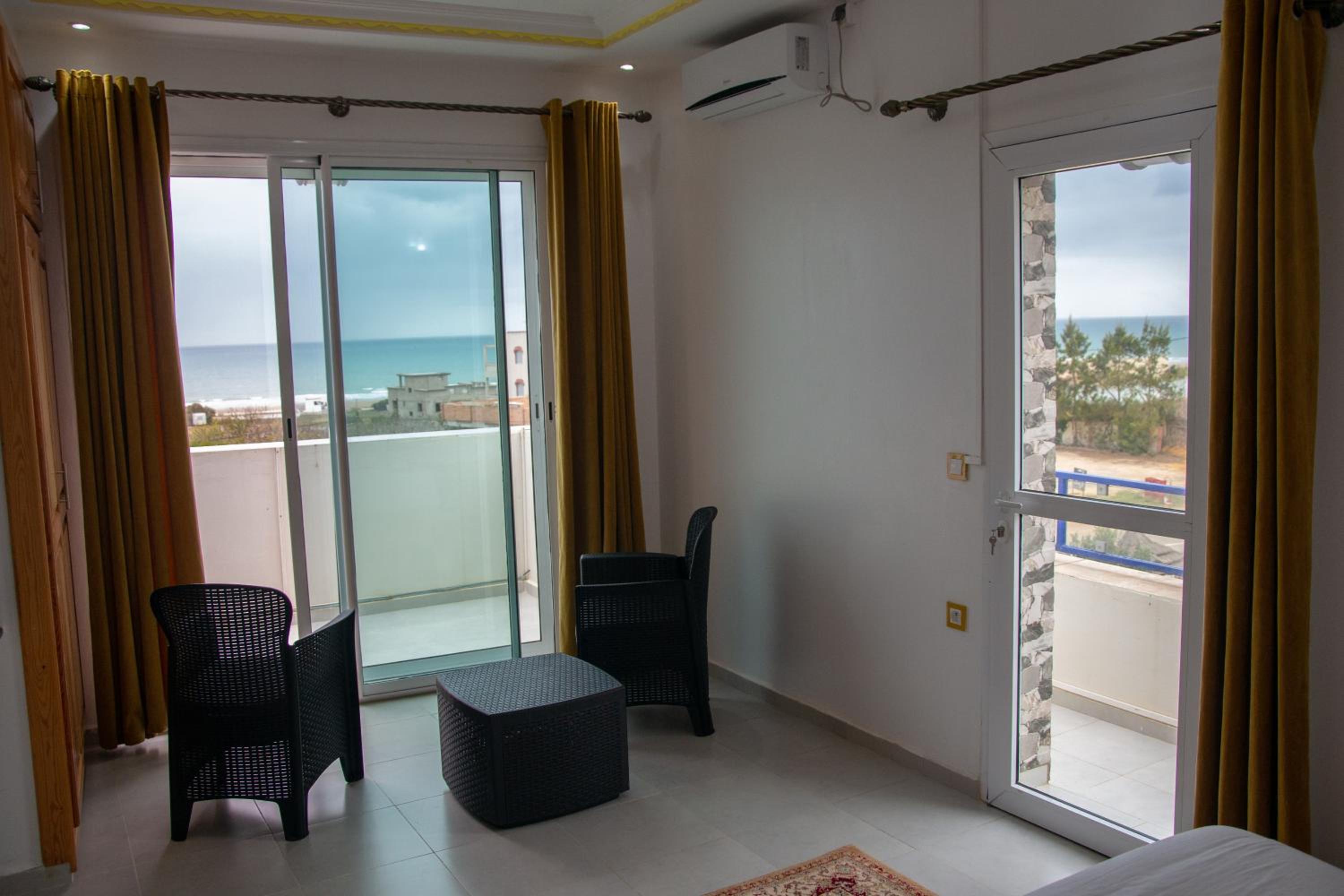 Double Room with Sea View - Photo 3