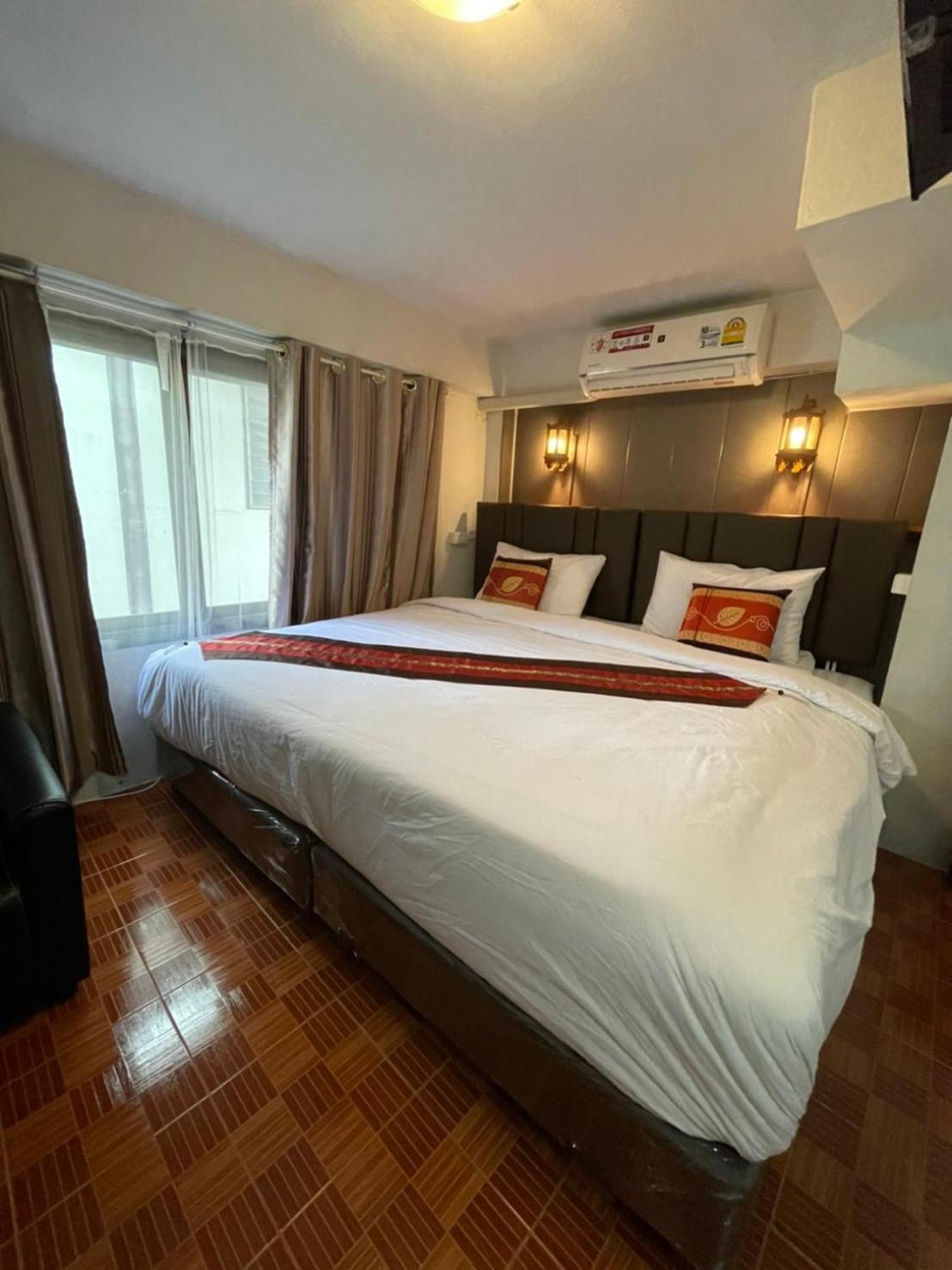 Deluxe Double or Twin Room photo 3