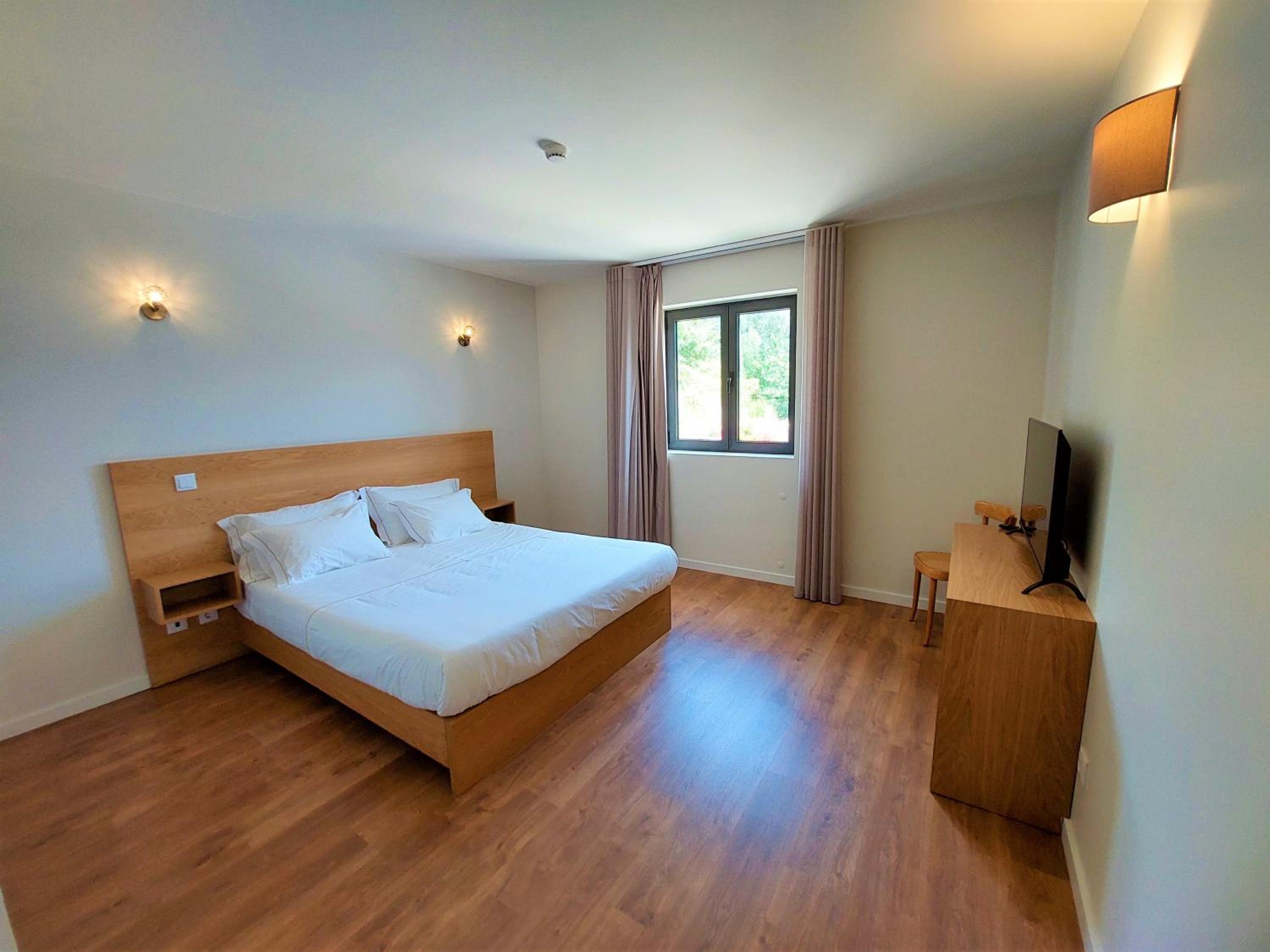 Suite with Mountain View