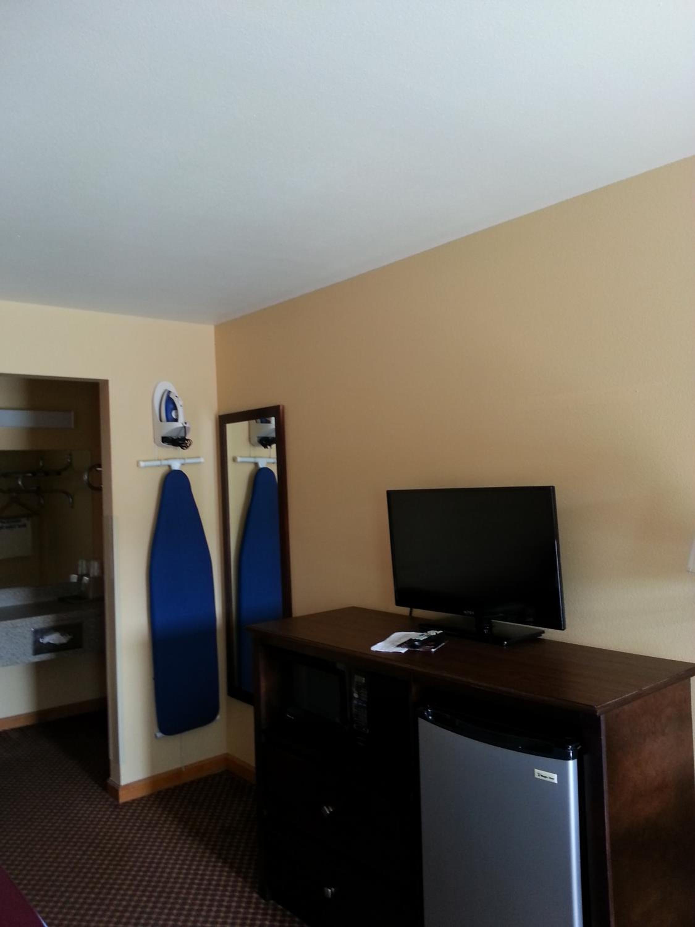 King Room - Non-Smoking photo 3