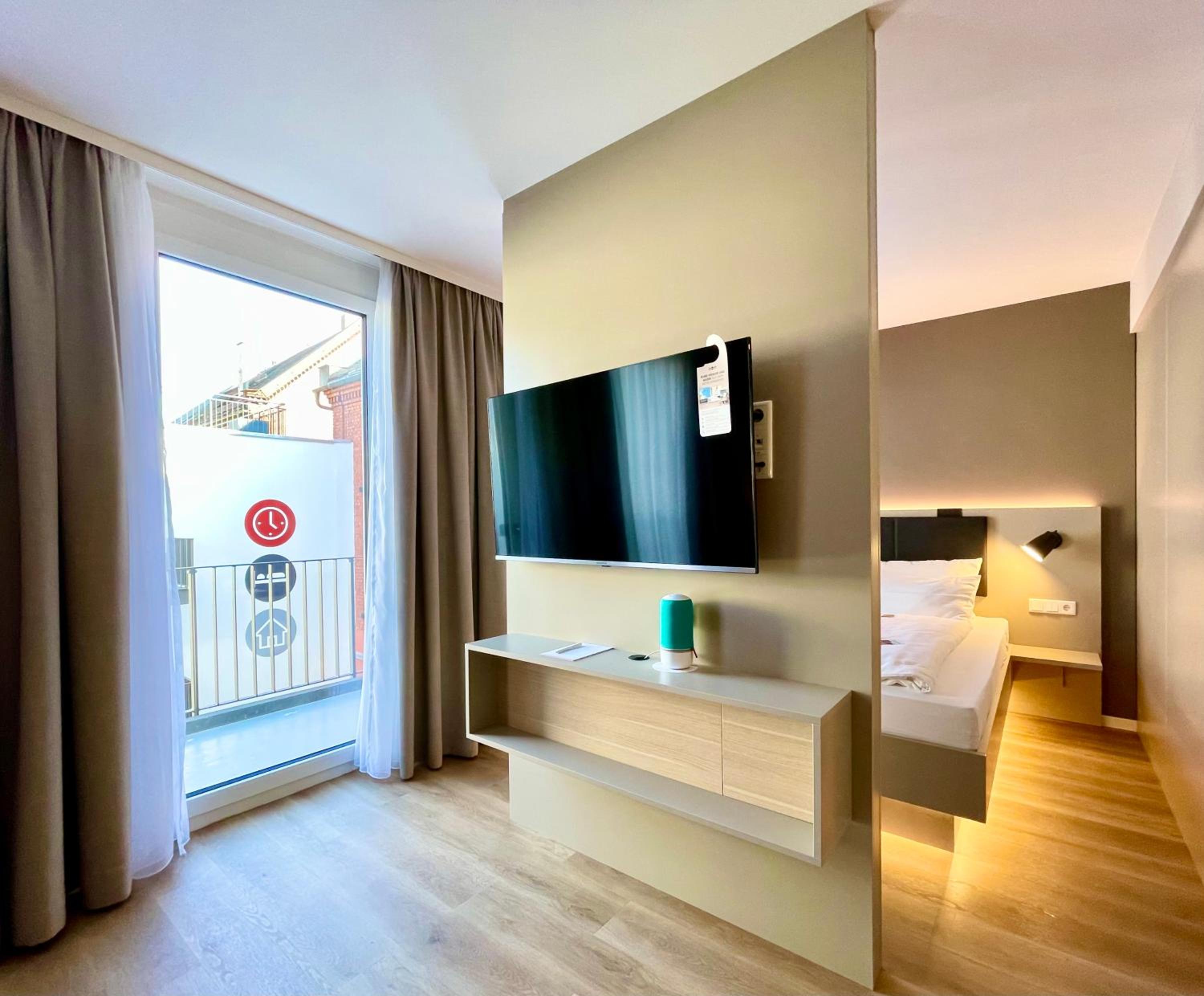 Apartment with Balcony - Photo 2