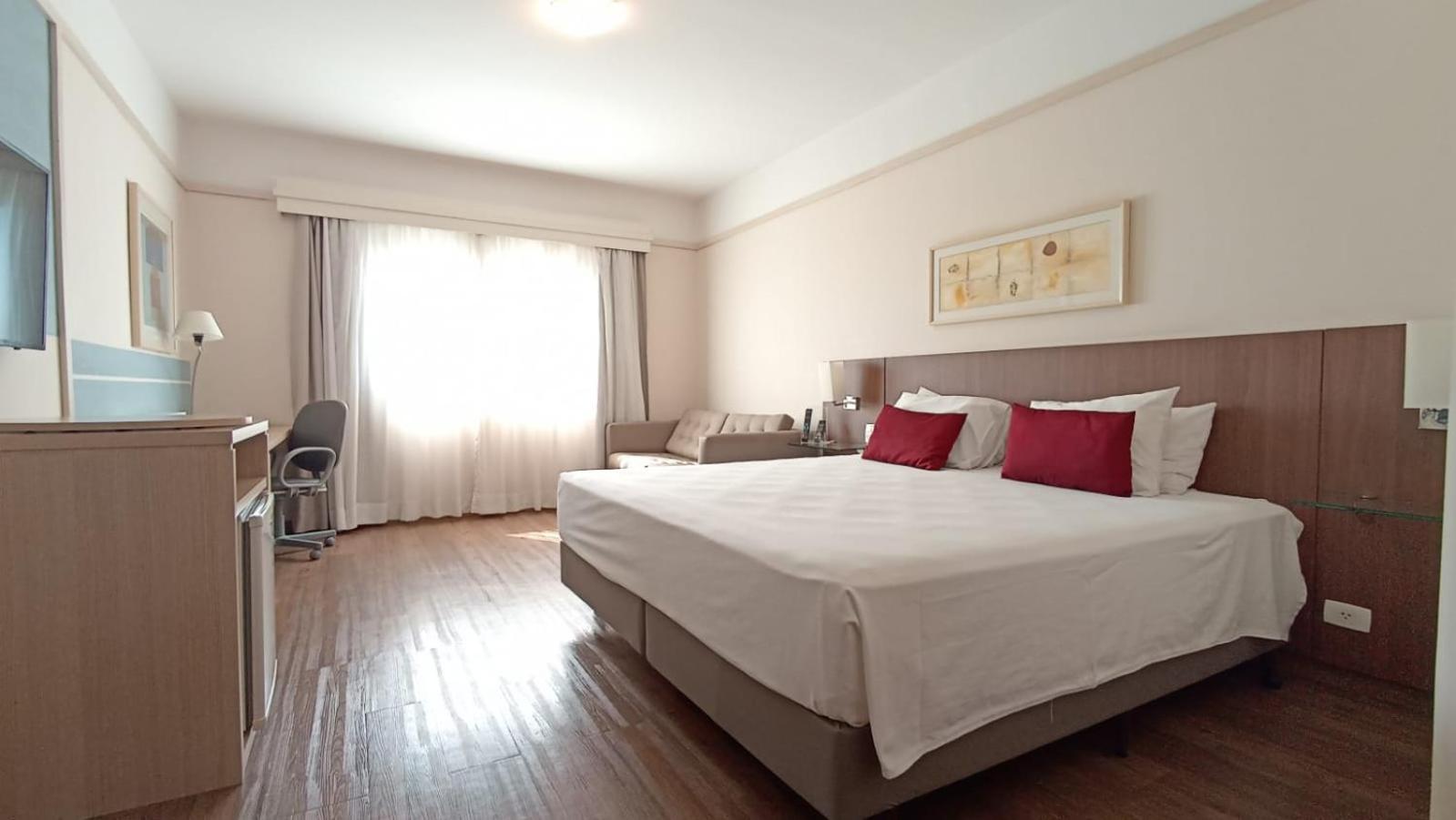 Deluxe King Room photo 2