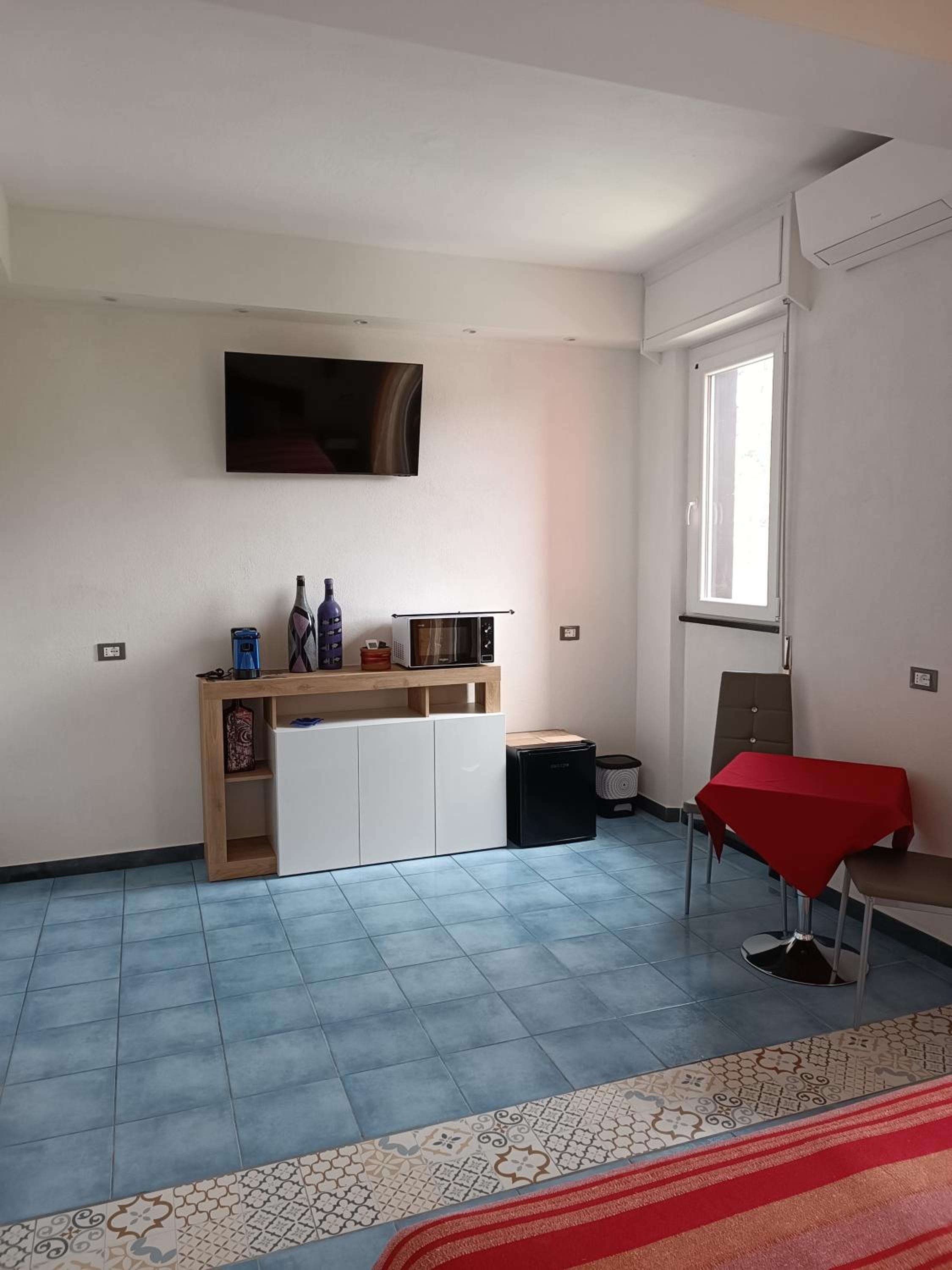 Large Double Room - Photo 7