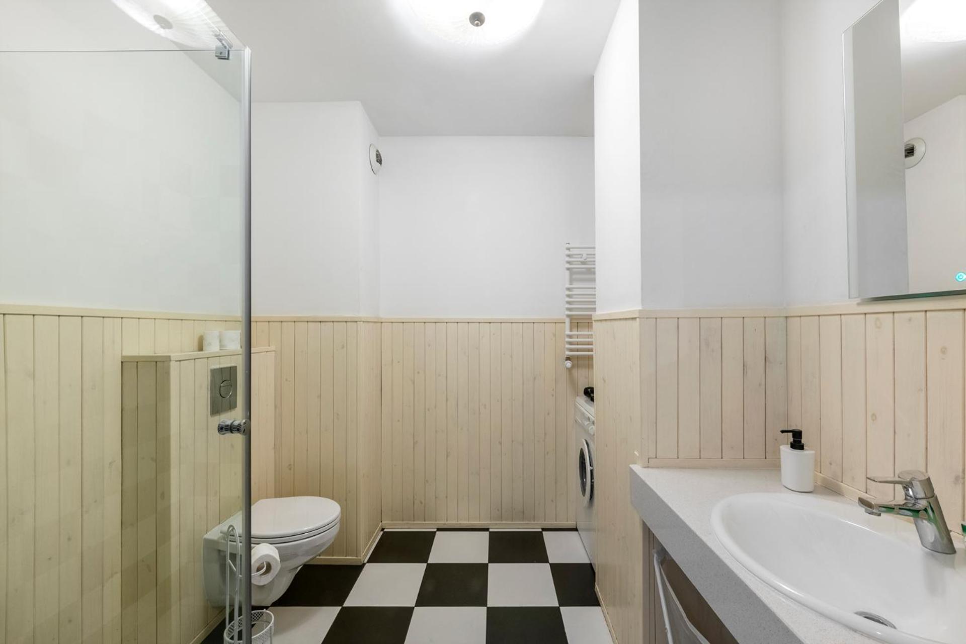 Apartment with Terrace - Photo 9