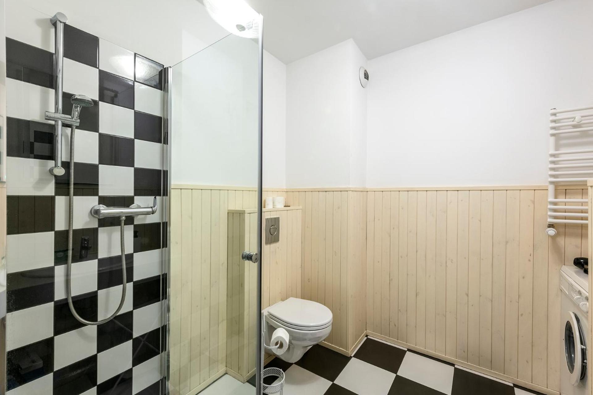 Apartment with Terrace - Photo 8