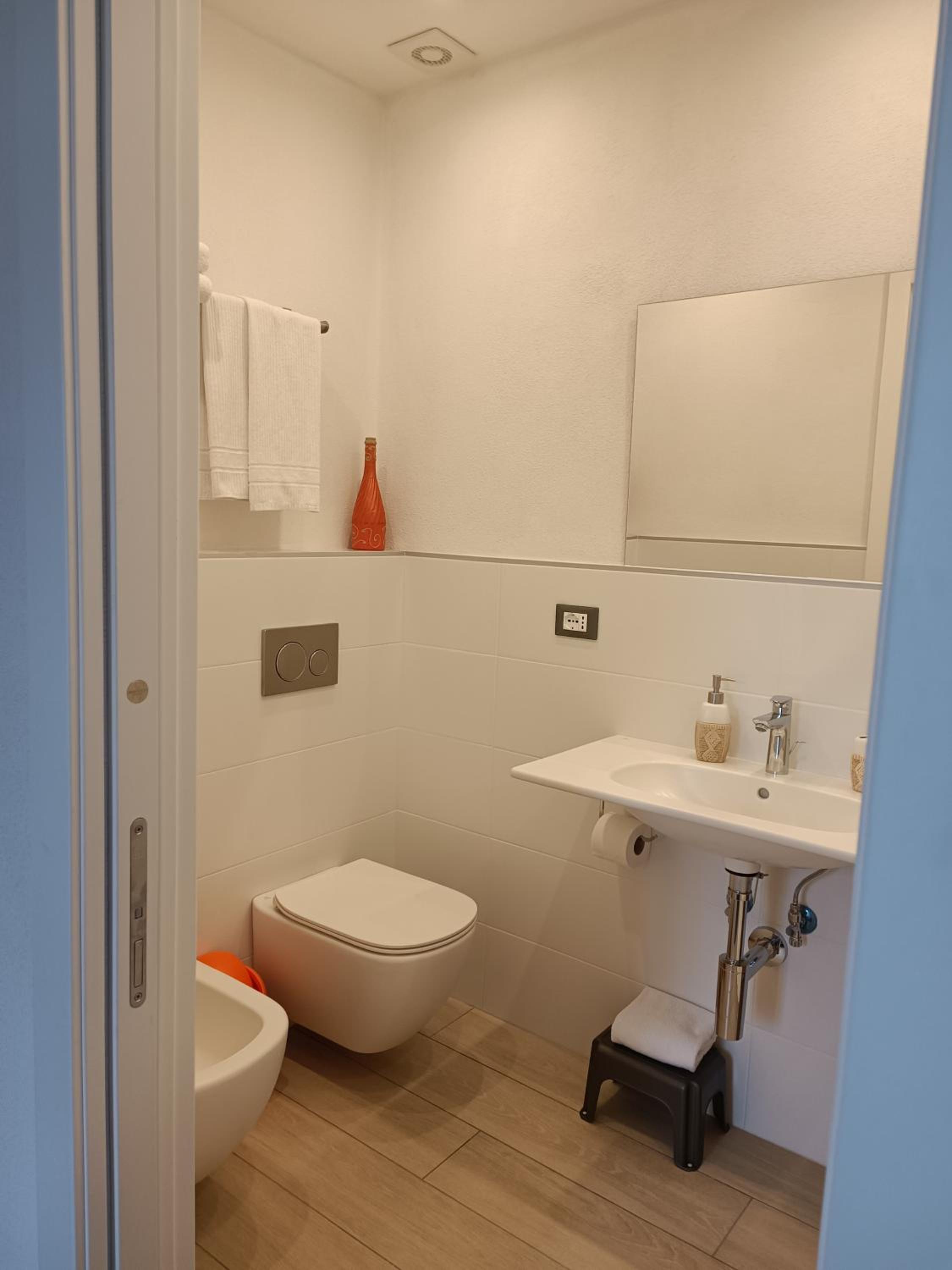 Large Double Room - Photo 2
