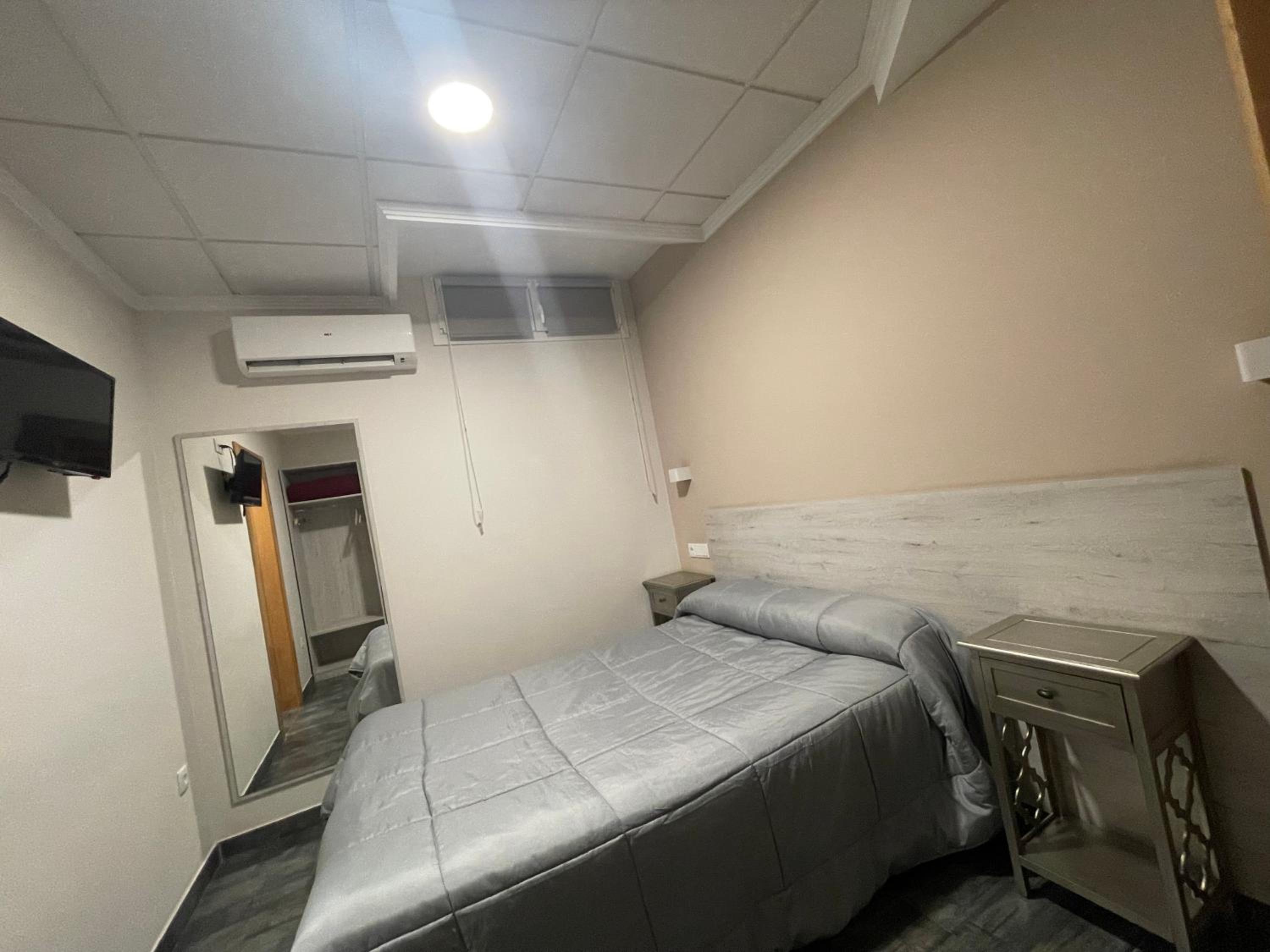 Double or Twin Room photo 3