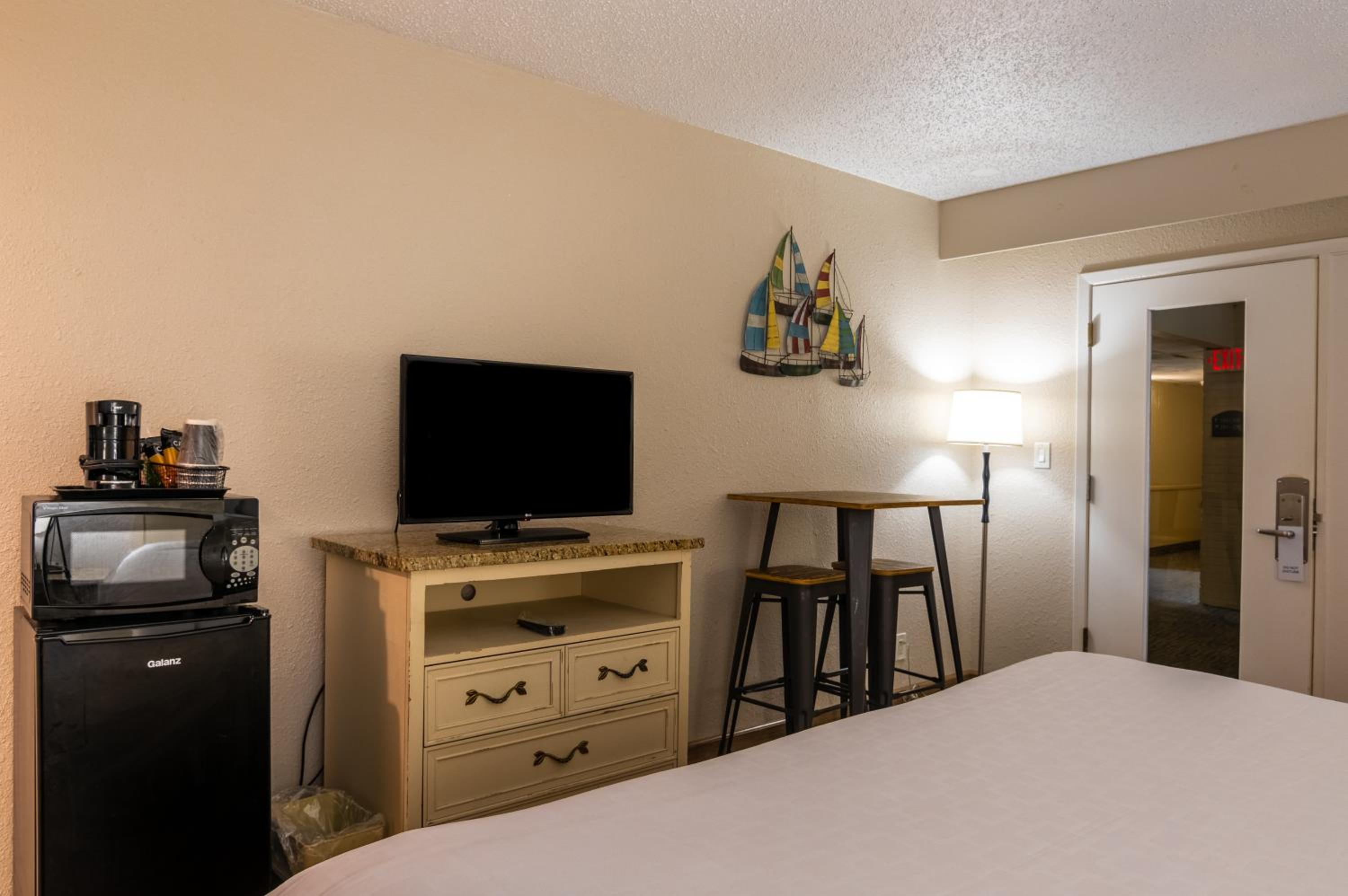 Two Double Beds - Photo 1